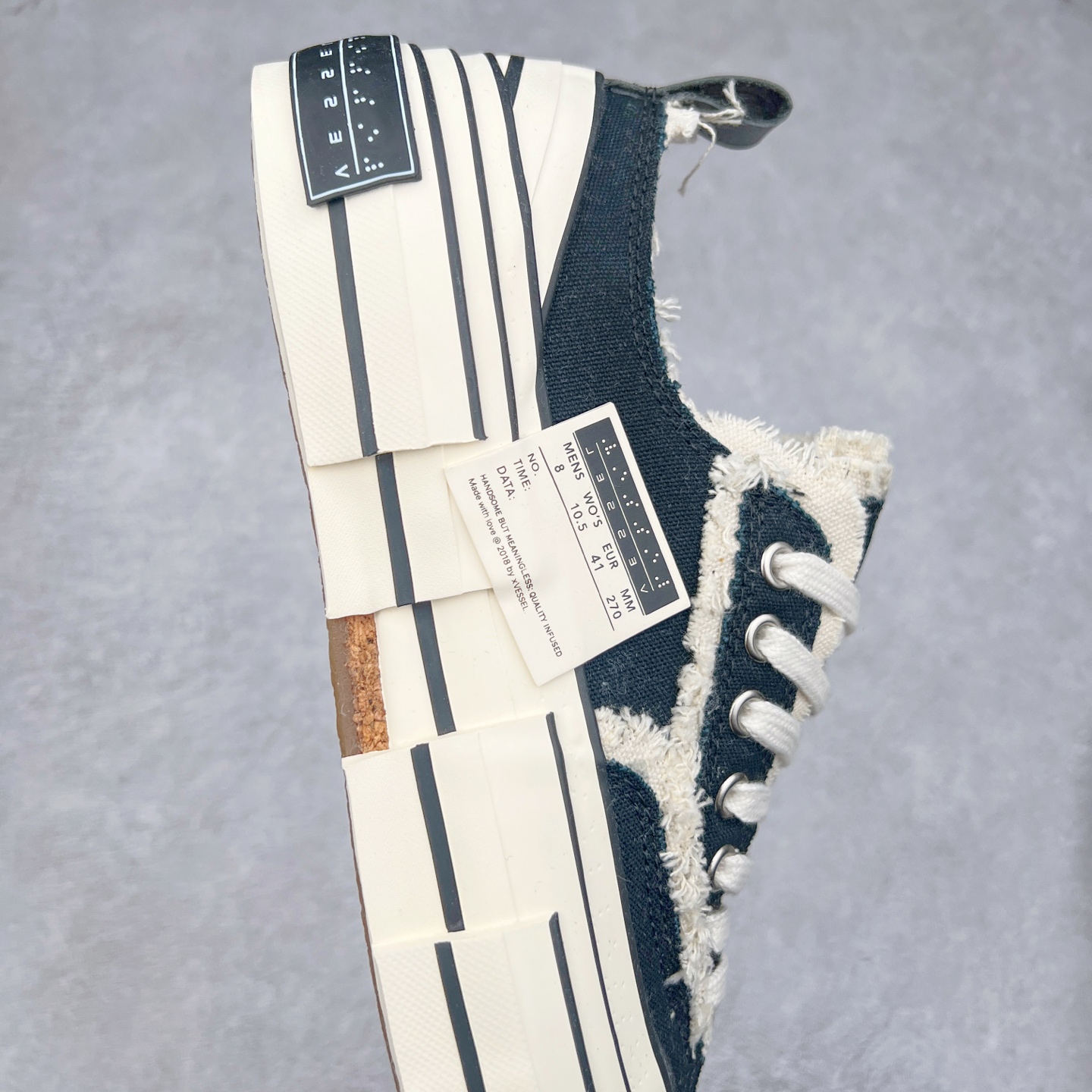 图片[6]-＃纯原 xVESSEL G.O.P. Low 全硫化乞丐鞋 吴建豪主理品牌 解构重叠厚底软木低帮硫化板鞋 全配色原鞋开发 支持对比 细节 工艺 等.. 当前市售最高版本 正确半贴合鞋标工艺 正确鞋头上翘整体楦型 原厂12蛊司厚实舒适帆布面料 面料工序需要通过三次水洗 散落自然杂乱流苏做旧复古效果 支持NFC网页编码识别 升级厚实软木塞内底 纯手工贴合多重围条硫化工艺 原鞋包装 原鞋代码鞋标完全一致 市面顶级毒盒版本 工艺细节 全网络能覆盖到的地方最强 至今无别的工厂能超越的品质 尺码：35 36 37 38 39 40 41 42 43 44 45-选品中心