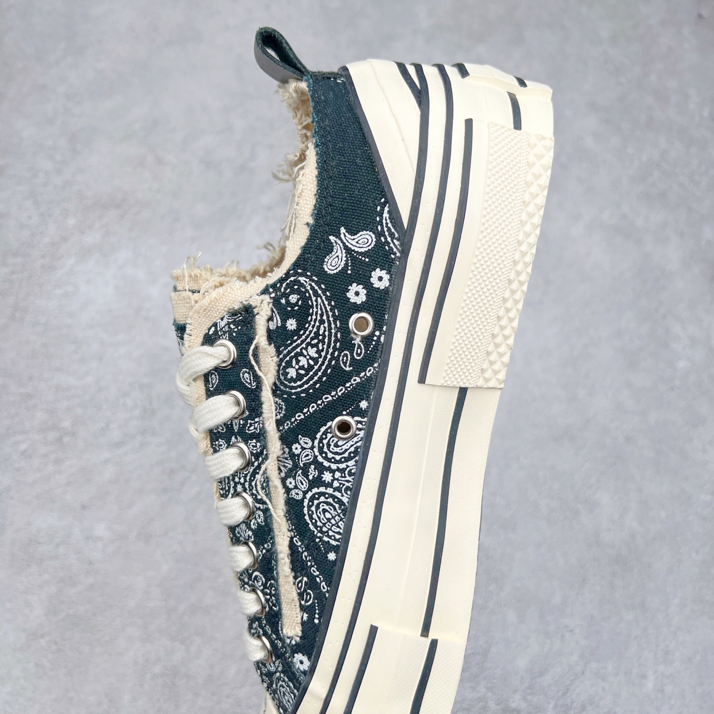 图片[7]-＃纯原 xVESSEL G.O.P. Low 全硫化乞丐鞋 吴建豪主理品牌 解构重叠厚底软木低帮硫化板鞋 全配色原鞋开发 支持对比 细节 工艺 等.. 当前市售最高版本 正确半贴合鞋标工艺 正确鞋头上翘整体楦型 原厂12蛊司厚实舒适帆布面料 面料工序需要通过三次水洗 散落自然杂乱流苏做旧复古效果 支持NFC网页编码识别 升级厚实软木塞内底 纯手工贴合多重围条硫化工艺 原鞋包装 原鞋代码鞋标完全一致 市面顶级毒盒版本 工艺细节 全网络能覆盖到的地方最强 至今无别的工厂能超越的品质 尺码：35 36 37 38 39 40 41 42 43 44 45-选品中心