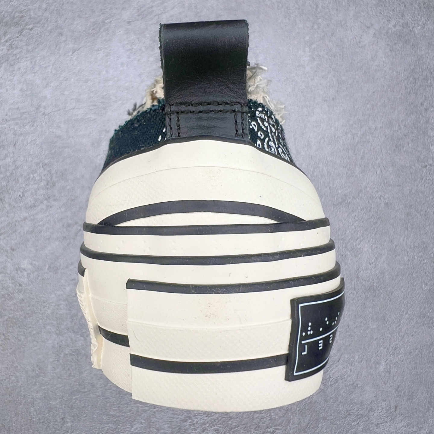 图片[8]-＃纯原 xVESSEL G.O.P. Low 全硫化乞丐鞋 吴建豪主理品牌 解构重叠厚底软木低帮硫化板鞋 全配色原鞋开发 支持对比 细节 工艺 等.. 当前市售最高版本 正确半贴合鞋标工艺 正确鞋头上翘整体楦型 原厂12蛊司厚实舒适帆布面料 面料工序需要通过三次水洗 散落自然杂乱流苏做旧复古效果 支持NFC网页编码识别 升级厚实软木塞内底 纯手工贴合多重围条硫化工艺 原鞋包装 原鞋代码鞋标完全一致 市面顶级毒盒版本 工艺细节 全网络能覆盖到的地方最强 至今无别的工厂能超越的品质 尺码：35 36 37 38 39 40 41 42 43 44 45-选品中心