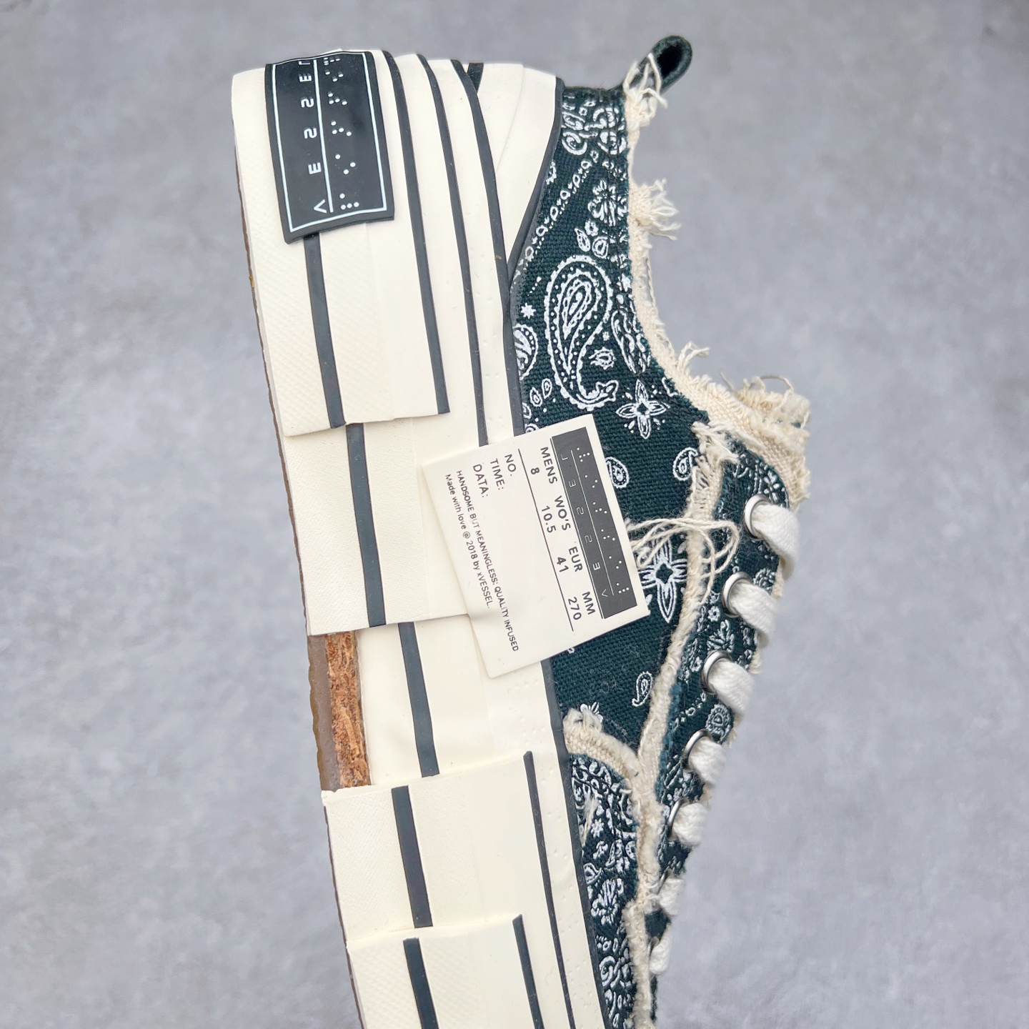 图片[6]-＃纯原 xVESSEL G.O.P. Low 全硫化乞丐鞋 吴建豪主理品牌 解构重叠厚底软木低帮硫化板鞋 全配色原鞋开发 支持对比 细节 工艺 等.. 当前市售最高版本 正确半贴合鞋标工艺 正确鞋头上翘整体楦型 原厂12蛊司厚实舒适帆布面料 面料工序需要通过三次水洗 散落自然杂乱流苏做旧复古效果 支持NFC网页编码识别 升级厚实软木塞内底 纯手工贴合多重围条硫化工艺 原鞋包装 原鞋代码鞋标完全一致 市面顶级毒盒版本 工艺细节 全网络能覆盖到的地方最强 至今无别的工厂能超越的品质 尺码：35 36 37 38 39 40 41 42 43 44 45-选品中心