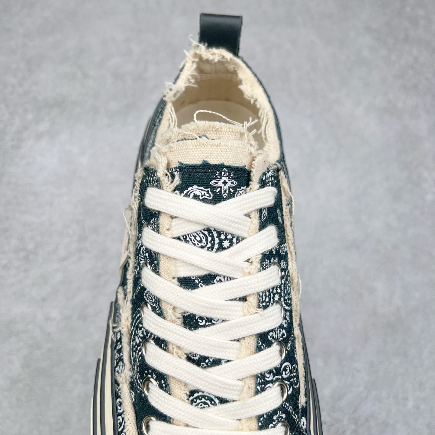 图片[5]-＃纯原 xVESSEL G.O.P. Low 全硫化乞丐鞋 吴建豪主理品牌 解构重叠厚底软木低帮硫化板鞋 全配色原鞋开发 支持对比 细节 工艺 等.. 当前市售最高版本 正确半贴合鞋标工艺 正确鞋头上翘整体楦型 原厂12蛊司厚实舒适帆布面料 面料工序需要通过三次水洗 散落自然杂乱流苏做旧复古效果 支持NFC网页编码识别 升级厚实软木塞内底 纯手工贴合多重围条硫化工艺 原鞋包装 原鞋代码鞋标完全一致 市面顶级毒盒版本 工艺细节 全网络能覆盖到的地方最强 至今无别的工厂能超越的品质 尺码：35 36 37 38 39 40 41 42 43 44 45-选品中心