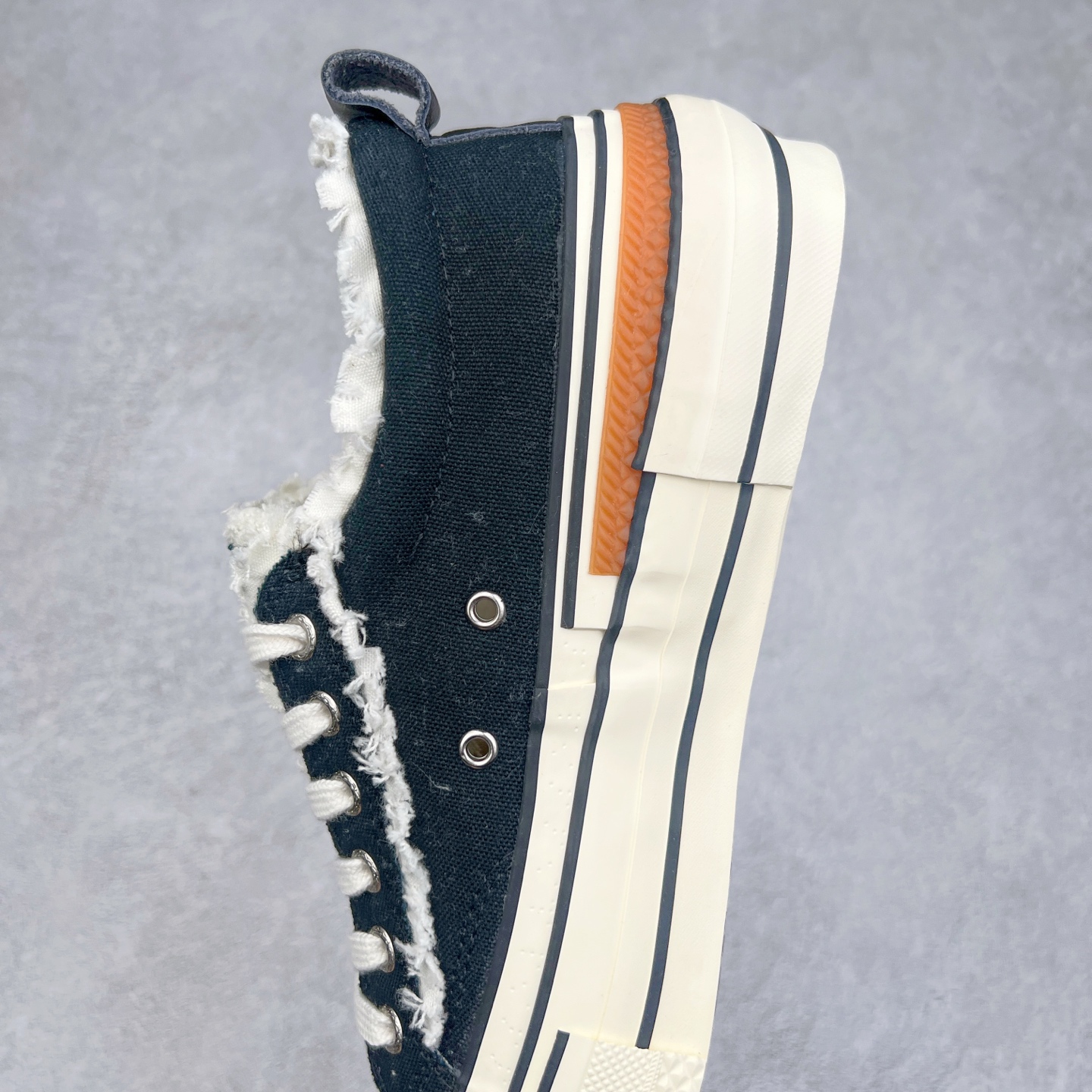 图片[7]-＃纯原 xVESSEL G.O.P. Low 全硫化乞丐鞋 吴建豪主理品牌 解构重叠厚底软木低帮硫化板鞋 全配色原鞋开发 支持对比 细节 工艺 等.. 当前市售最高版本 正确半贴合鞋标工艺 正确鞋头上翘整体楦型 原厂12蛊司厚实舒适帆布面料 面料工序需要通过三次水洗 散落自然杂乱流苏做旧复古效果 支持NFC网页编码识别 升级厚实软木塞内底 纯手工贴合多重围条硫化工艺 原鞋包装 原鞋代码鞋标完全一致 市面顶级毒盒版本 工艺细节 全网络能覆盖到的地方最强 至今无别的工厂能超越的品质 尺码：35 36 37 38 39 40 41 42 43 44 45-选品中心