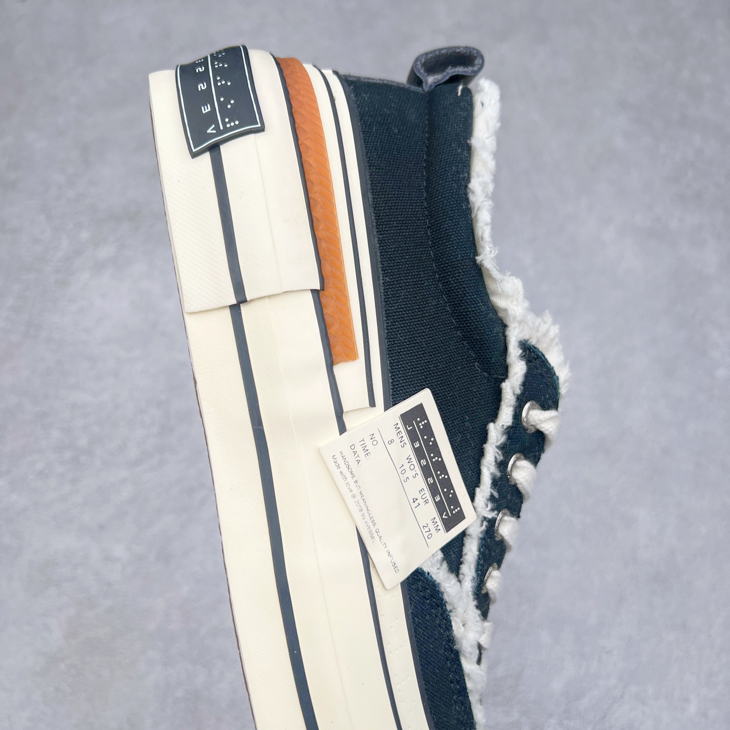 图片[6]-＃纯原 xVESSEL G.O.P. Low 全硫化乞丐鞋 吴建豪主理品牌 解构重叠厚底软木低帮硫化板鞋 全配色原鞋开发 支持对比 细节 工艺 等.. 当前市售最高版本 正确半贴合鞋标工艺 正确鞋头上翘整体楦型 原厂12蛊司厚实舒适帆布面料 面料工序需要通过三次水洗 散落自然杂乱流苏做旧复古效果 支持NFC网页编码识别 升级厚实软木塞内底 纯手工贴合多重围条硫化工艺 原鞋包装 原鞋代码鞋标完全一致 市面顶级毒盒版本 工艺细节 全网络能覆盖到的地方最强 至今无别的工厂能超越的品质 尺码：35 36 37 38 39 40 41 42 43 44 45-选品中心