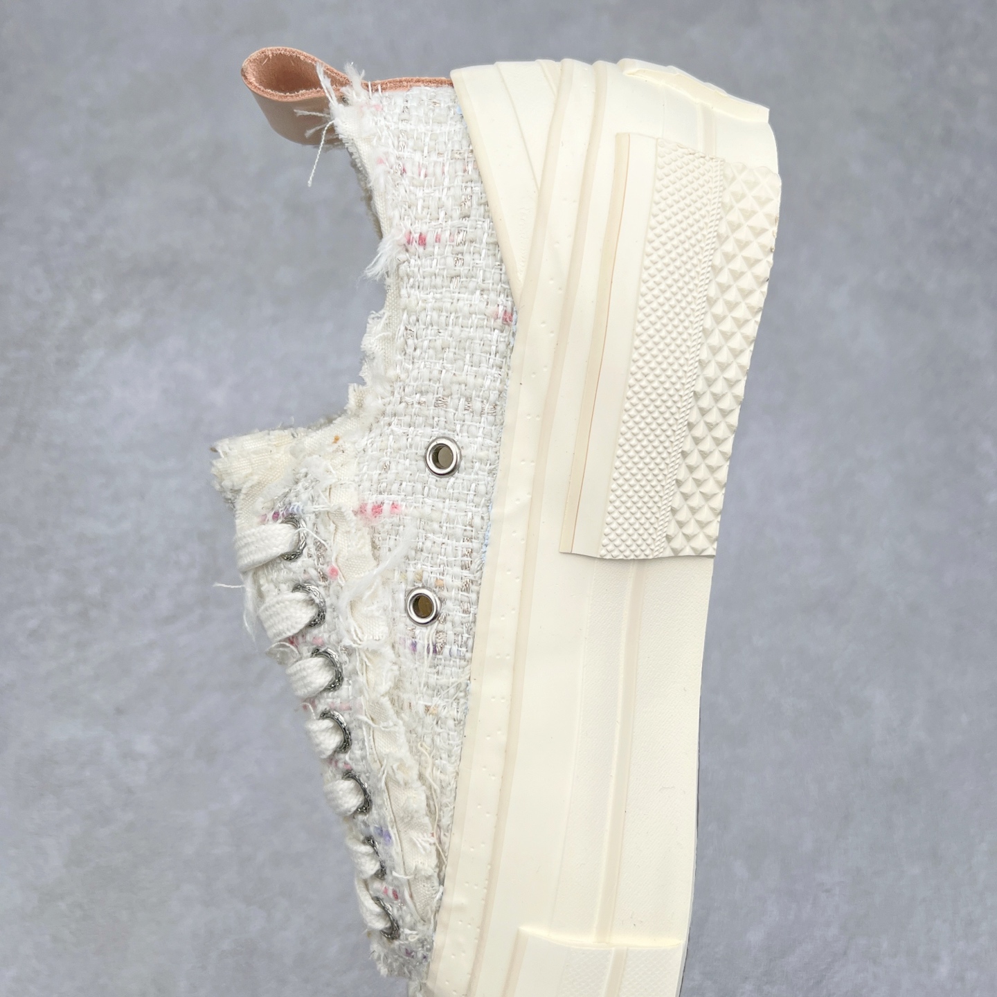 图片[7]-＃纯原 xVESSEL G.O.P. Low 全硫化乞丐鞋 吴建豪主理品牌 解构重叠厚底软木低帮硫化板鞋 全配色原鞋开发 支持对比 细节 工艺 等.. 当前市售最高版本 正确半贴合鞋标工艺 正确鞋头上翘整体楦型 原厂12蛊司厚实舒适帆布面料 面料工序需要通过三次水洗 散落自然杂乱流苏做旧复古效果 支持NFC网页编码识别 升级厚实软木塞内底 纯手工贴合多重围条硫化工艺 原鞋包装 原鞋代码鞋标完全一致 市面顶级毒盒版本 工艺细节 全网络能覆盖到的地方最强 至今无别的工厂能超越的品质 尺码：35 36 37 38 39 40 41 42 43 44 45-选品中心