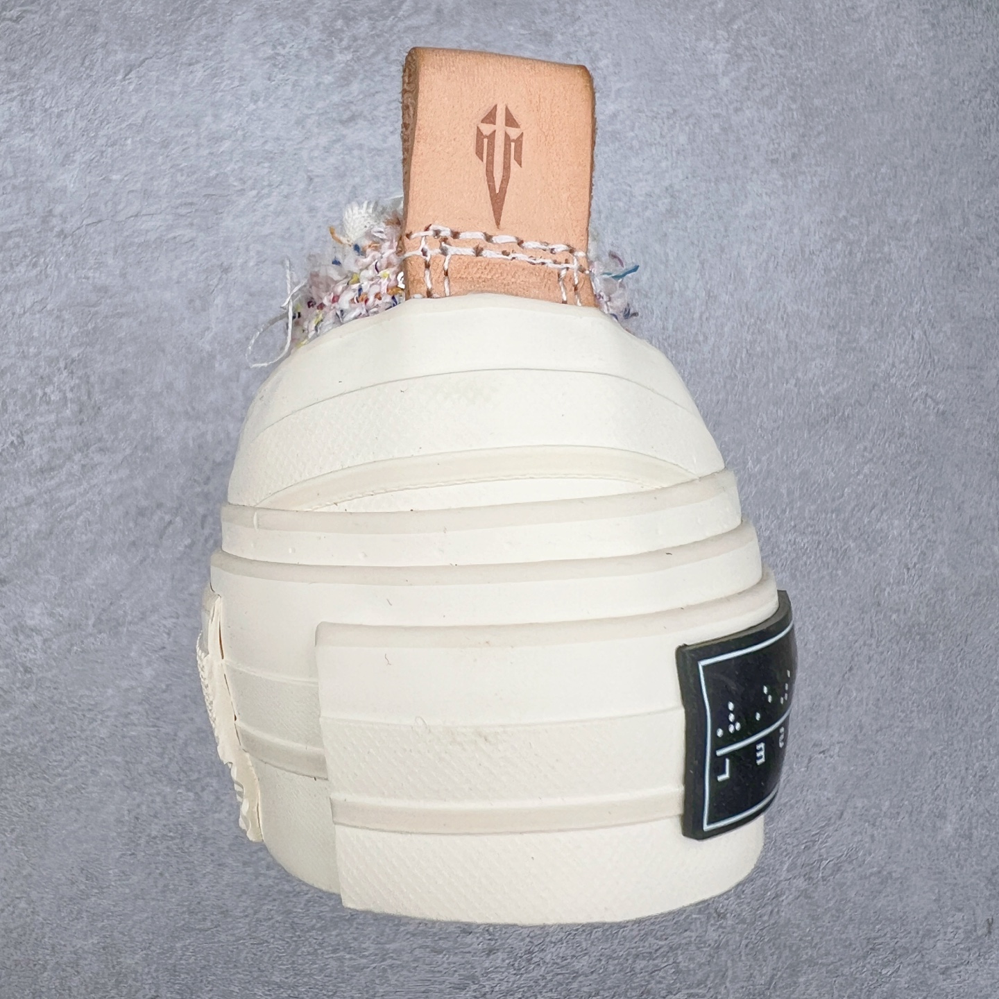 图片[8]-＃纯原 xVESSEL G.O.P. Low 全硫化乞丐鞋 吴建豪主理品牌 解构重叠厚底软木低帮硫化板鞋 全配色原鞋开发 支持对比 细节 工艺 等.. 当前市售最高版本 正确半贴合鞋标工艺 正确鞋头上翘整体楦型 原厂12蛊司厚实舒适帆布面料 面料工序需要通过三次水洗 散落自然杂乱流苏做旧复古效果 支持NFC网页编码识别 升级厚实软木塞内底 纯手工贴合多重围条硫化工艺 原鞋包装 原鞋代码鞋标完全一致 市面顶级毒盒版本 工艺细节 全网络能覆盖到的地方最强 至今无别的工厂能超越的品质 尺码：35 36 37 38 39 40 41 42 43 44 45-选品中心