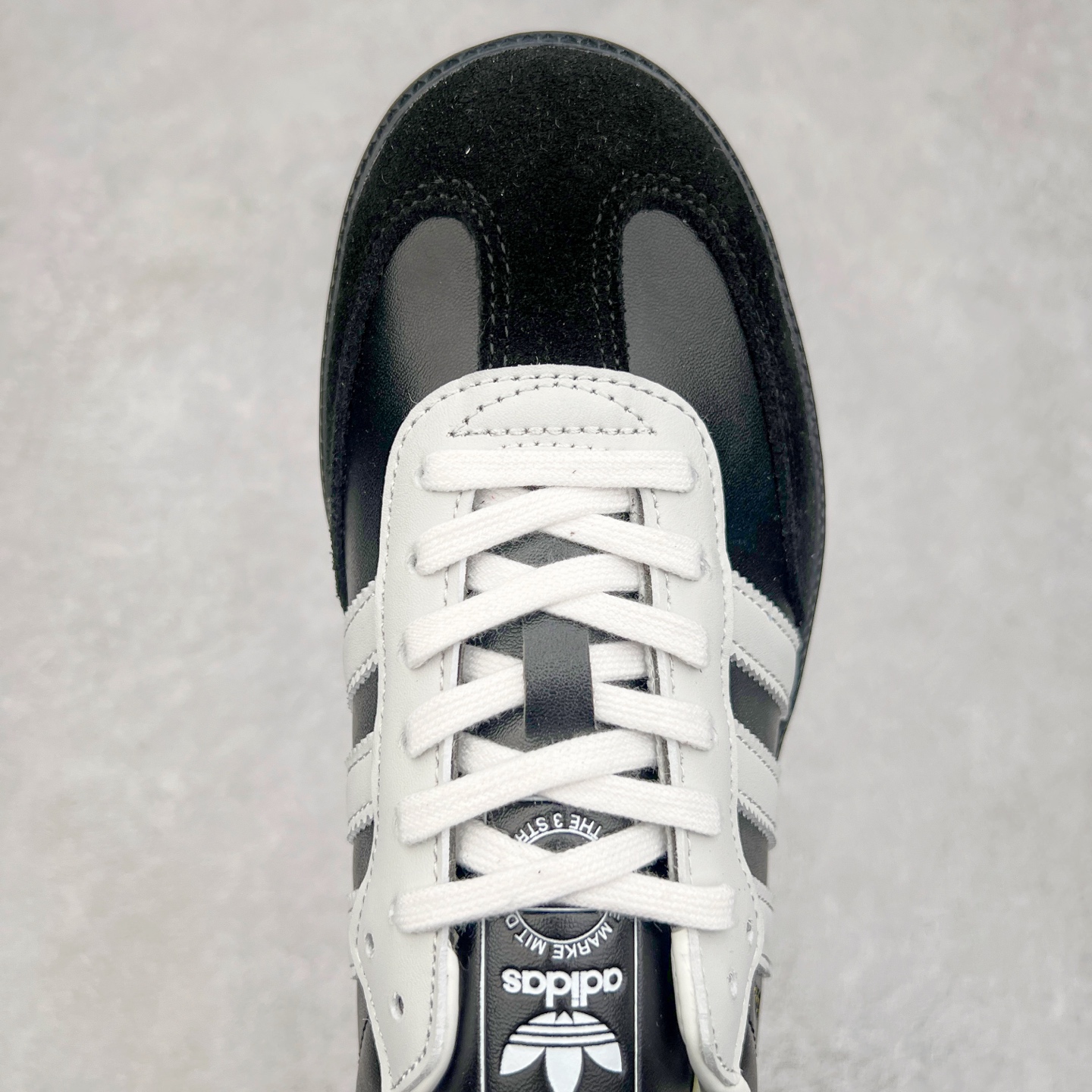 图片[4]-AD Original Samba OG 复古经典轻便板鞋 JP5282 这款桑巴鞋展示了高质量的工艺 带有装饰的超锁缝制和无缝的手感 柔软、柔软的皮革造型和标志性的3条纹完成了精致的外观 正规合身鞋带 鞋面上有绒面鞋垫 橡胶鞋底 享受正畸套筒软感 自50年代首次亮相以来就一直在赢得粉丝的青睐 尺码：36 36.5 37.5 38 38.5 39 40 40.5 41 42 42.5 43 44 44.5 45-选品中心