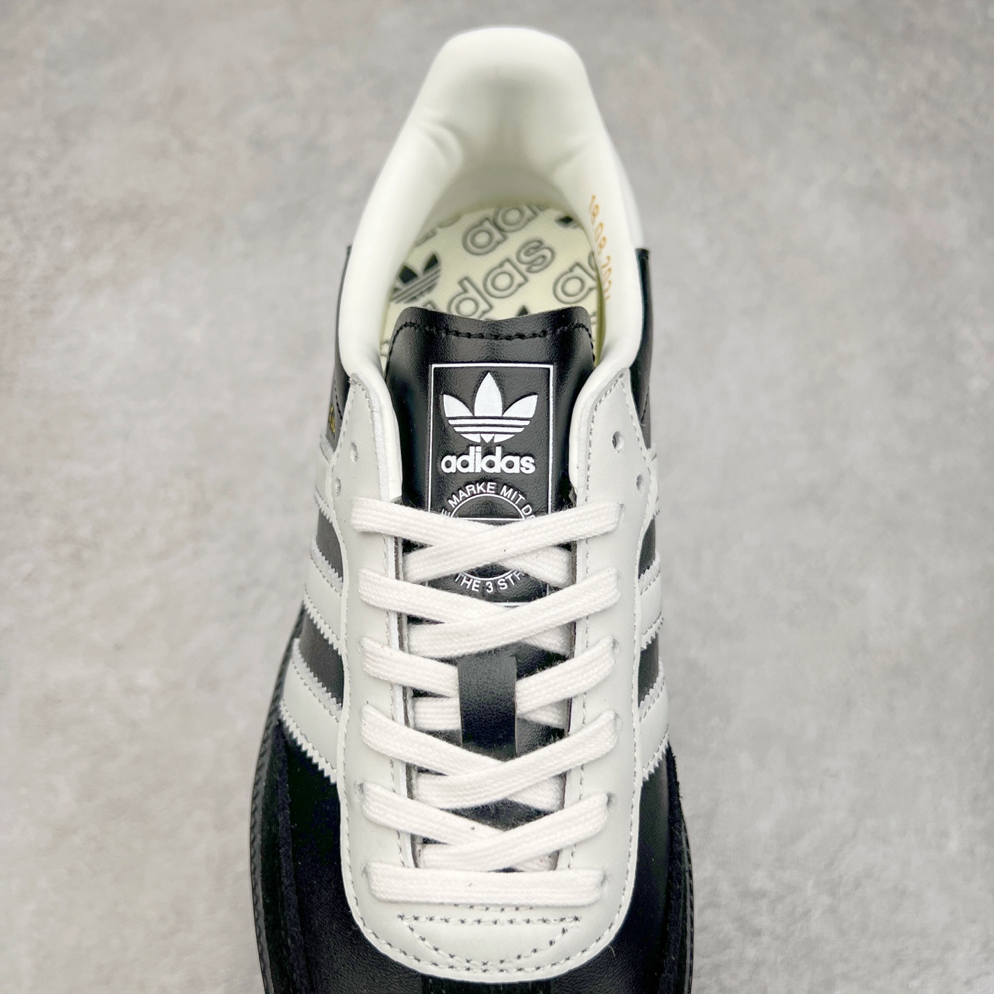 图片[5]-AD Original Samba OG 复古经典轻便板鞋 JP5282 这款桑巴鞋展示了高质量的工艺 带有装饰的超锁缝制和无缝的手感 柔软、柔软的皮革造型和标志性的3条纹完成了精致的外观 正规合身鞋带 鞋面上有绒面鞋垫 橡胶鞋底 享受正畸套筒软感 自50年代首次亮相以来就一直在赢得粉丝的青睐 尺码：36 36.5 37.5 38 38.5 39 40 40.5 41 42 42.5 43 44 44.5 45-选品中心