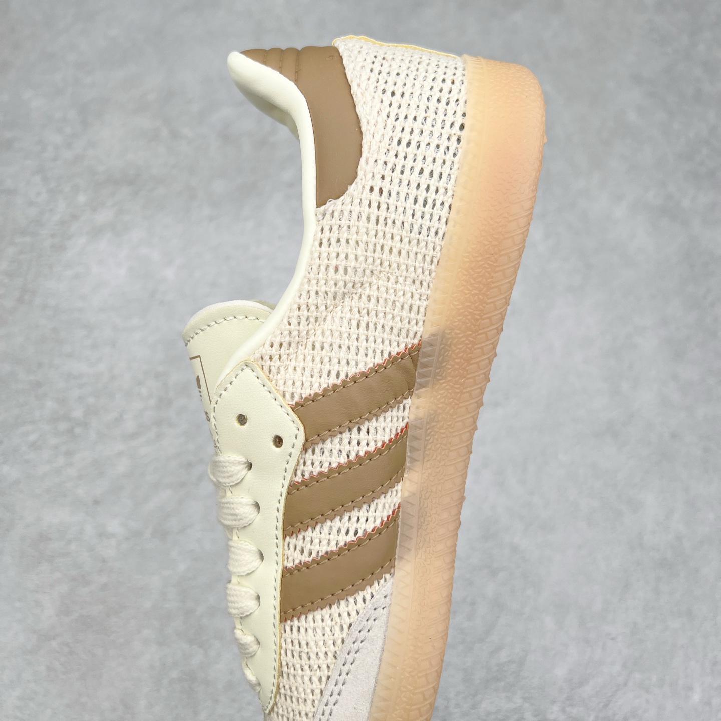 图片[7]-AD Original Samba OG 复古经典轻便板鞋 JI3185 这款桑巴鞋展示了高质量的工艺 带有装饰的超锁缝制和无缝的手感 柔软、柔软的皮革造型和标志性的3条纹完成了精致的外观 正规合身鞋带 鞋面上有绒面鞋垫 橡胶鞋底 享受正畸套筒软感 自50年代首次亮相以来就一直在赢得粉丝的青睐 尺码：36 36.5 37.5 38 38.5 39 40 40.5 41 42 42.5 43 44 44.5 45-选品中心