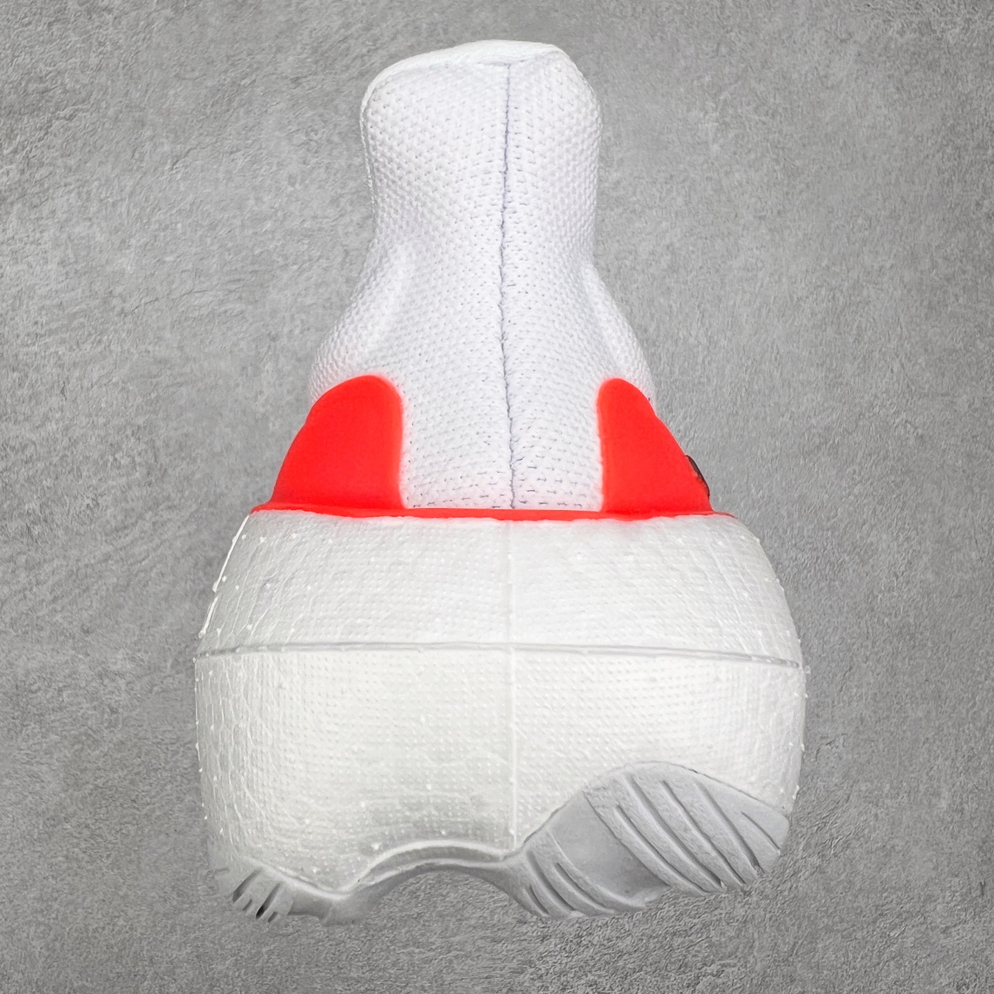 图片[8]-＃纯原福利 AD Ultra Boost Light UB2023系列低帮袜套式针织透气缓震休闲运动慢跑鞋 历经10年不断创新以科技重塑跑步推出全新超轻新科技跑鞋 力求为跑步添活力 搭载LIGHT BOOST中底的新鲜演绎 无论节奏快慢、距离长短 伴你活力畅跑 延续了该系列的设计语言 采用分区编织鞋面 鞋头处网眼孔洞更大 提升透气性 一体式鞋舌 避免运动中出现偏移 实现鞋脚一体性 鞋侧 TPU 材质 有效提供支撑性 镂空的设计 同时减轻整体重量 最明显的则是中底部分 不仅是厚度夸张 大家最熟悉的 Boost 材质终于迎来升级 减重 30% 带来更轻量化的上脚感受 尺码：36 36.5 37 38 38.5 39 40 40.5 41 42 42.5 43 44 44.5 45-选品中心