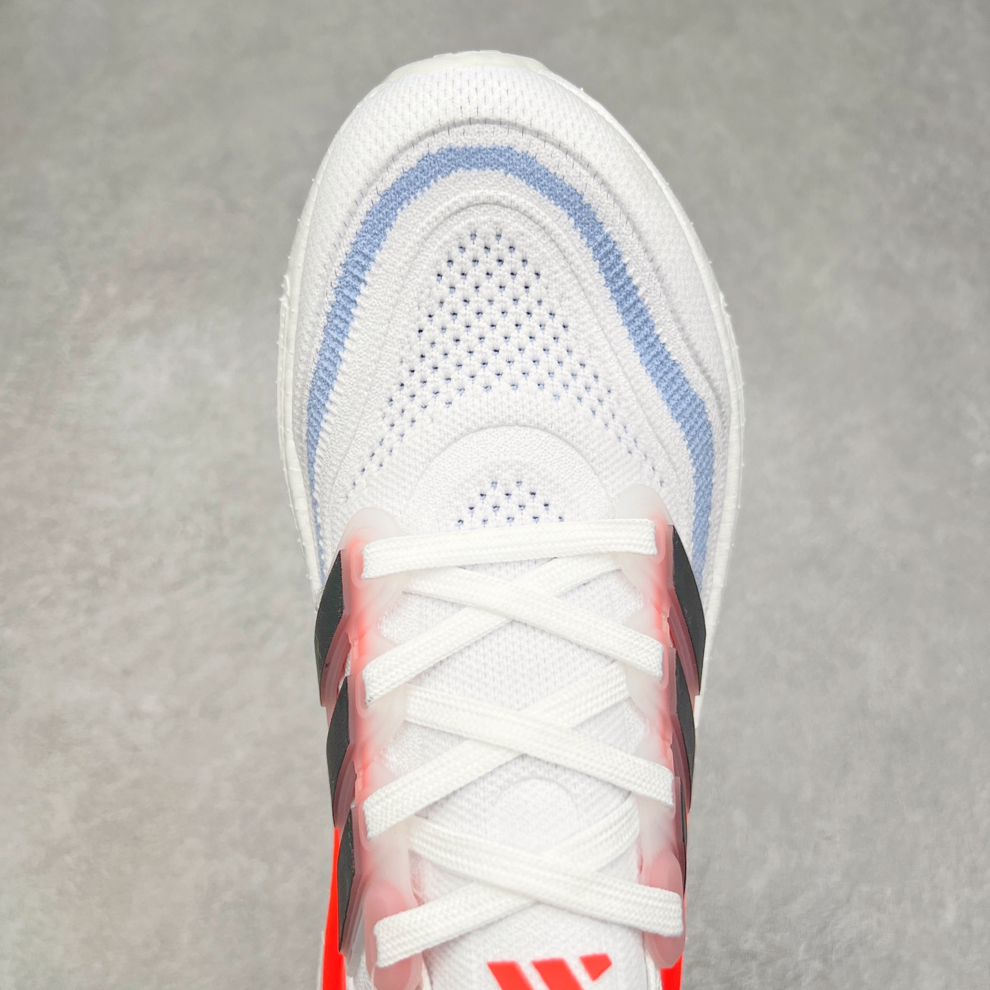 图片[4]-＃纯原福利 AD Ultra Boost Light UB2023系列低帮袜套式针织透气缓震休闲运动慢跑鞋 历经10年不断创新以科技重塑跑步推出全新超轻新科技跑鞋 力求为跑步添活力 搭载LIGHT BOOST中底的新鲜演绎 无论节奏快慢、距离长短 伴你活力畅跑 延续了该系列的设计语言 采用分区编织鞋面 鞋头处网眼孔洞更大 提升透气性 一体式鞋舌 避免运动中出现偏移 实现鞋脚一体性 鞋侧 TPU 材质 有效提供支撑性 镂空的设计 同时减轻整体重量 最明显的则是中底部分 不仅是厚度夸张 大家最熟悉的 Boost 材质终于迎来升级 减重 30% 带来更轻量化的上脚感受 尺码：36 36.5 37 38 38.5 39 40 40.5 41 42 42.5 43 44 44.5 45-选品中心