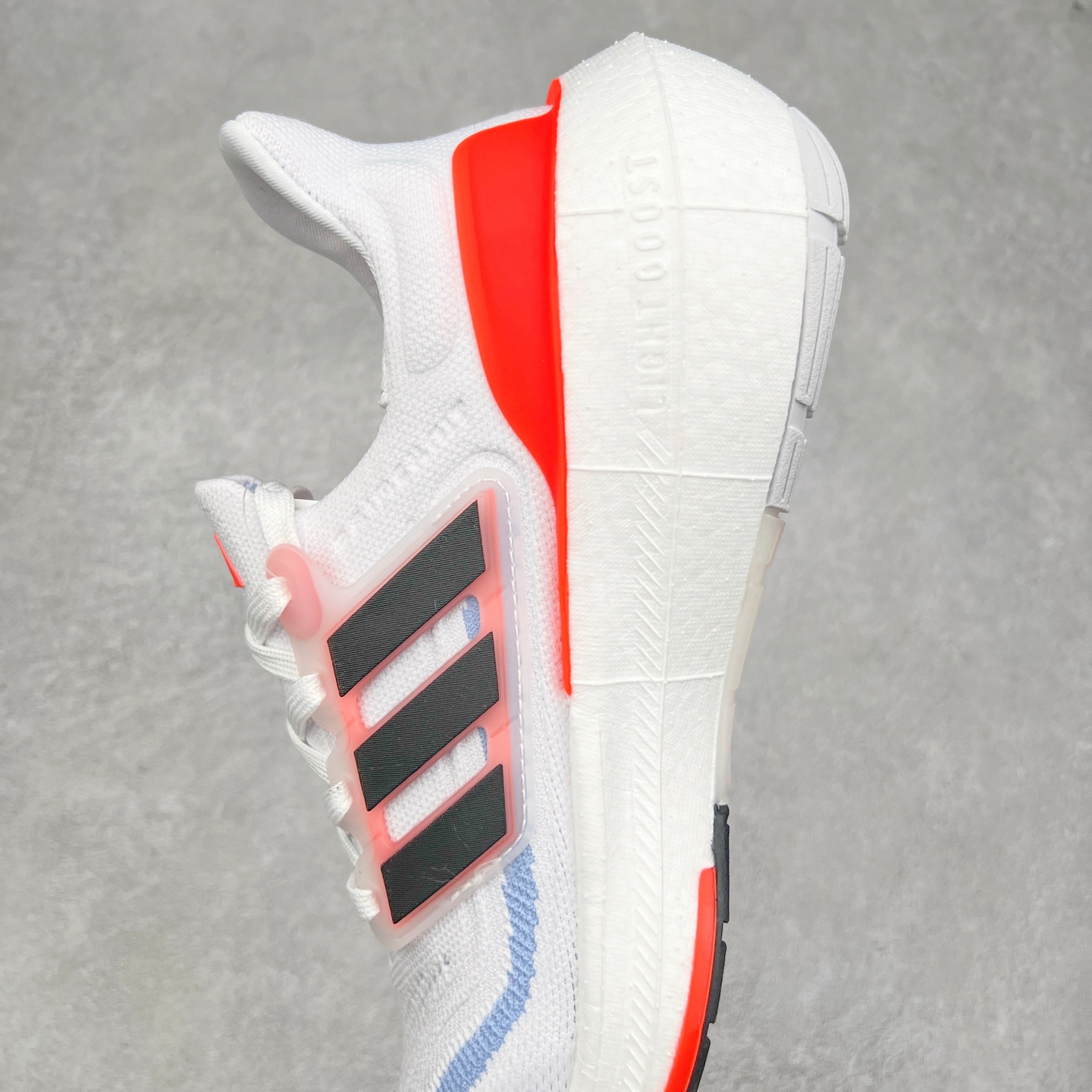 图片[7]-＃纯原福利 AD Ultra Boost Light UB2023系列低帮袜套式针织透气缓震休闲运动慢跑鞋 历经10年不断创新以科技重塑跑步推出全新超轻新科技跑鞋 力求为跑步添活力 搭载LIGHT BOOST中底的新鲜演绎 无论节奏快慢、距离长短 伴你活力畅跑 延续了该系列的设计语言 采用分区编织鞋面 鞋头处网眼孔洞更大 提升透气性 一体式鞋舌 避免运动中出现偏移 实现鞋脚一体性 鞋侧 TPU 材质 有效提供支撑性 镂空的设计 同时减轻整体重量 最明显的则是中底部分 不仅是厚度夸张 大家最熟悉的 Boost 材质终于迎来升级 减重 30% 带来更轻量化的上脚感受 尺码：36 36.5 37 38 38.5 39 40 40.5 41 42 42.5 43 44 44.5 45-选品中心