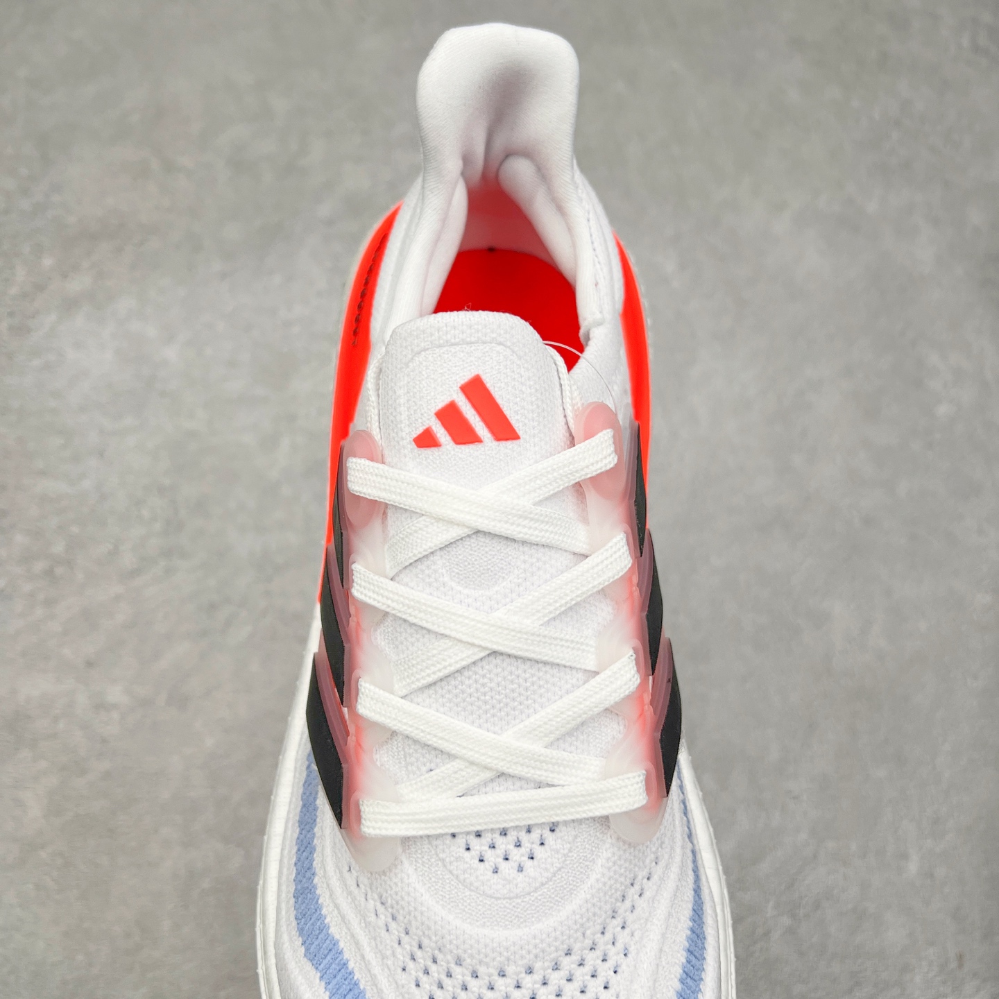 图片[5]-＃纯原福利 AD Ultra Boost Light UB2023系列低帮袜套式针织透气缓震休闲运动慢跑鞋 历经10年不断创新以科技重塑跑步推出全新超轻新科技跑鞋 力求为跑步添活力 搭载LIGHT BOOST中底的新鲜演绎 无论节奏快慢、距离长短 伴你活力畅跑 延续了该系列的设计语言 采用分区编织鞋面 鞋头处网眼孔洞更大 提升透气性 一体式鞋舌 避免运动中出现偏移 实现鞋脚一体性 鞋侧 TPU 材质 有效提供支撑性 镂空的设计 同时减轻整体重量 最明显的则是中底部分 不仅是厚度夸张 大家最熟悉的 Boost 材质终于迎来升级 减重 30% 带来更轻量化的上脚感受 尺码：36 36.5 37 38 38.5 39 40 40.5 41 42 42.5 43 44 44.5 45-选品中心