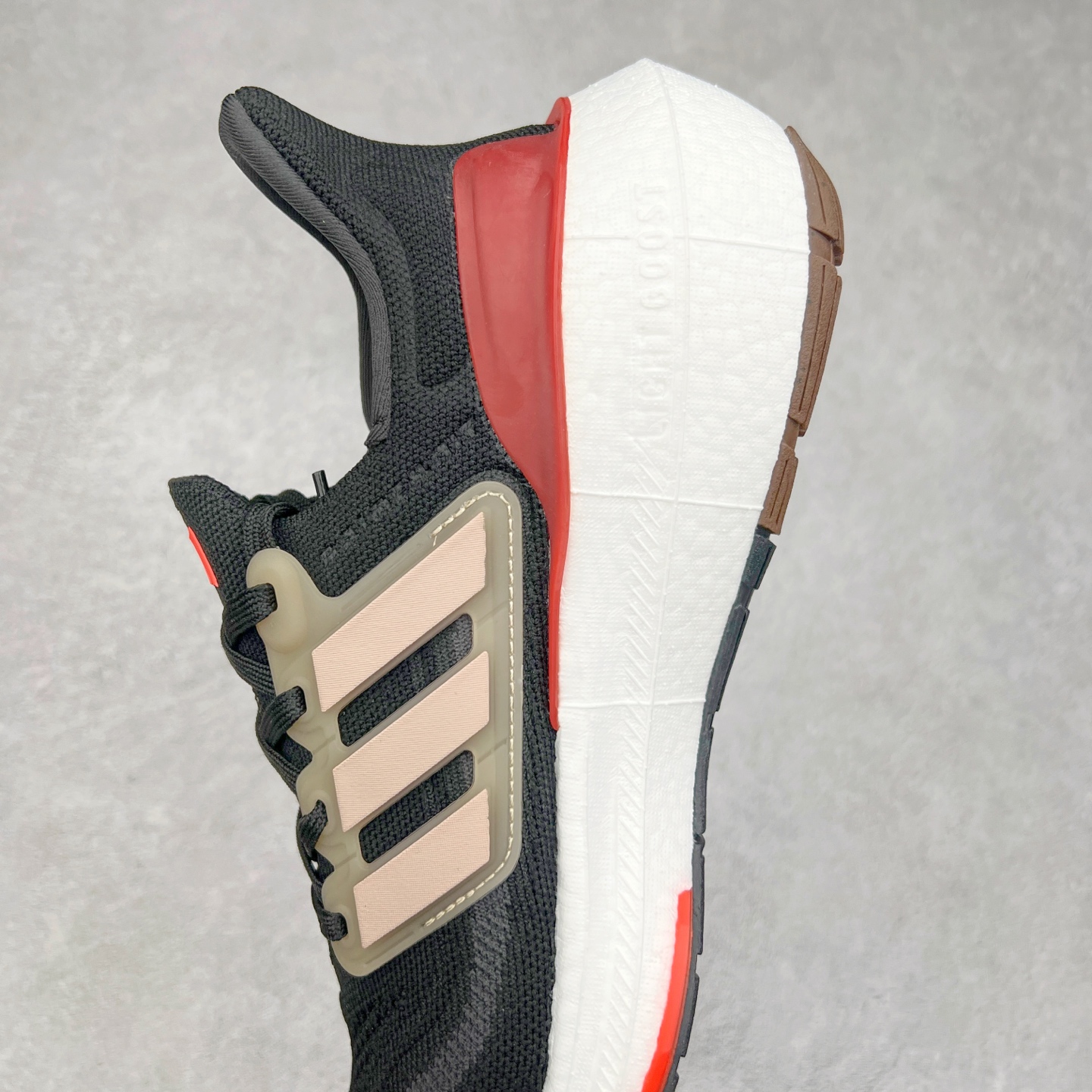 图片[7]-＃纯原福利 AD Ultra Boost Light UB2023系列低帮袜套式针织透气缓震休闲运动慢跑鞋 历经10年不断创新以科技重塑跑步推出全新超轻新科技跑鞋 力求为跑步添活力 搭载LIGHT BOOST中底的新鲜演绎 无论节奏快慢、距离长短 伴你活力畅跑 延续了该系列的设计语言 采用分区编织鞋面 鞋头处网眼孔洞更大 提升透气性 一体式鞋舌 避免运动中出现偏移 实现鞋脚一体性 鞋侧 TPU 材质 有效提供支撑性 镂空的设计 同时减轻整体重量 最明显的则是中底部分 不仅是厚度夸张 大家最熟悉的 Boost 材质终于迎来升级 减重 30% 带来更轻量化的上脚感受 尺码：36 36.5 37 38 38.5 39 40 40.5 41 42 42.5 43 44 44.5 45-选品中心