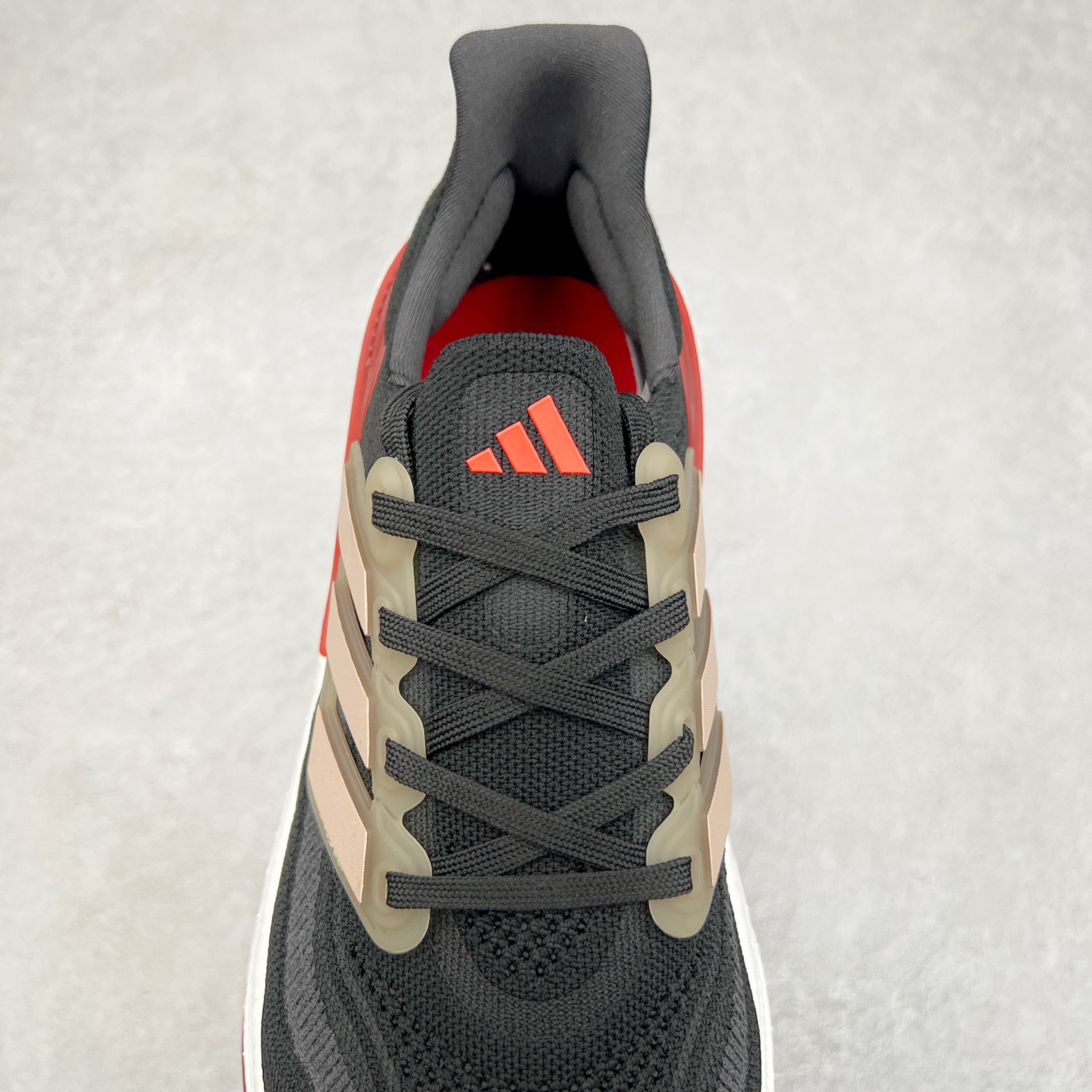 图片[5]-＃纯原福利 AD Ultra Boost Light UB2023系列低帮袜套式针织透气缓震休闲运动慢跑鞋 历经10年不断创新以科技重塑跑步推出全新超轻新科技跑鞋 力求为跑步添活力 搭载LIGHT BOOST中底的新鲜演绎 无论节奏快慢、距离长短 伴你活力畅跑 延续了该系列的设计语言 采用分区编织鞋面 鞋头处网眼孔洞更大 提升透气性 一体式鞋舌 避免运动中出现偏移 实现鞋脚一体性 鞋侧 TPU 材质 有效提供支撑性 镂空的设计 同时减轻整体重量 最明显的则是中底部分 不仅是厚度夸张 大家最熟悉的 Boost 材质终于迎来升级 减重 30% 带来更轻量化的上脚感受 尺码：36 36.5 37 38 38.5 39 40 40.5 41 42 42.5 43 44 44.5 45-选品中心