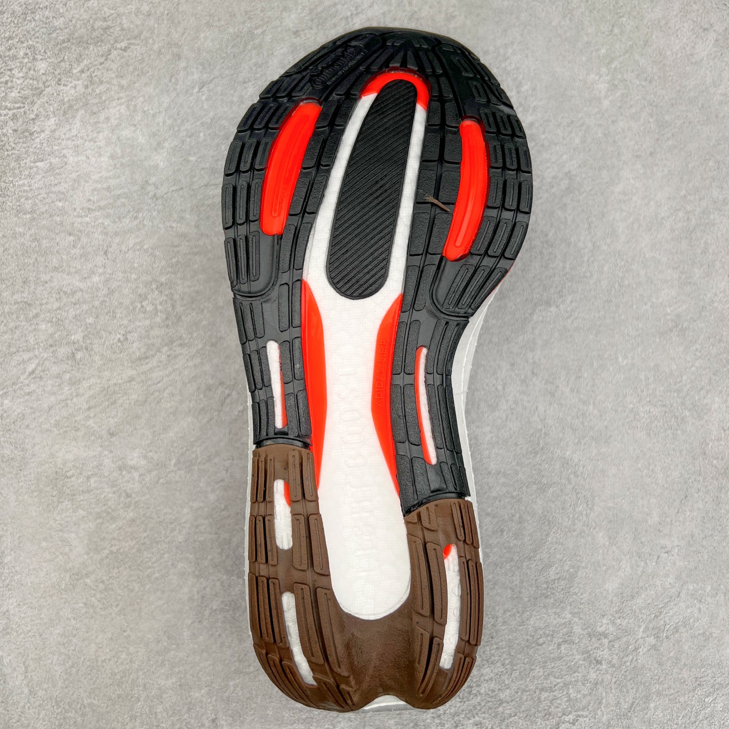 图片[9]-＃纯原福利 AD Ultra Boost Light UB2023系列低帮袜套式针织透气缓震休闲运动慢跑鞋 历经10年不断创新以科技重塑跑步推出全新超轻新科技跑鞋 力求为跑步添活力 搭载LIGHT BOOST中底的新鲜演绎 无论节奏快慢、距离长短 伴你活力畅跑 延续了该系列的设计语言 采用分区编织鞋面 鞋头处网眼孔洞更大 提升透气性 一体式鞋舌 避免运动中出现偏移 实现鞋脚一体性 鞋侧 TPU 材质 有效提供支撑性 镂空的设计 同时减轻整体重量 最明显的则是中底部分 不仅是厚度夸张 大家最熟悉的 Boost 材质终于迎来升级 减重 30% 带来更轻量化的上脚感受 尺码：36 36.5 37 38 38.5 39 40 40.5 41 42 42.5 43 44 44.5 45-选品中心