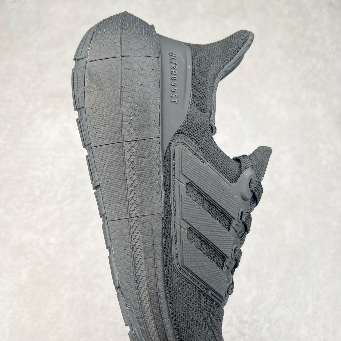 图片[6]-＃纯原福利 AD Ultra Boost Light UB2023系列低帮袜套式针织透气缓震休闲运动慢跑鞋 历经10年不断创新以科技重塑跑步推出全新超轻新科技跑鞋 力求为跑步添活力 搭载LIGHT BOOST中底的新鲜演绎 无论节奏快慢、距离长短 伴你活力畅跑 延续了该系列的设计语言 采用分区编织鞋面 鞋头处网眼孔洞更大 提升透气性 一体式鞋舌 避免运动中出现偏移 实现鞋脚一体性 鞋侧 TPU 材质 有效提供支撑性 镂空的设计 同时减轻整体重量 最明显的则是中底部分 不仅是厚度夸张 大家最熟悉的 Boost 材质终于迎来升级 减重 30% 带来更轻量化的上脚感受 尺码：36 36.5 37 38 38.5 39 40 40.5 41 42 42.5 43 44 44.5 45-选品中心