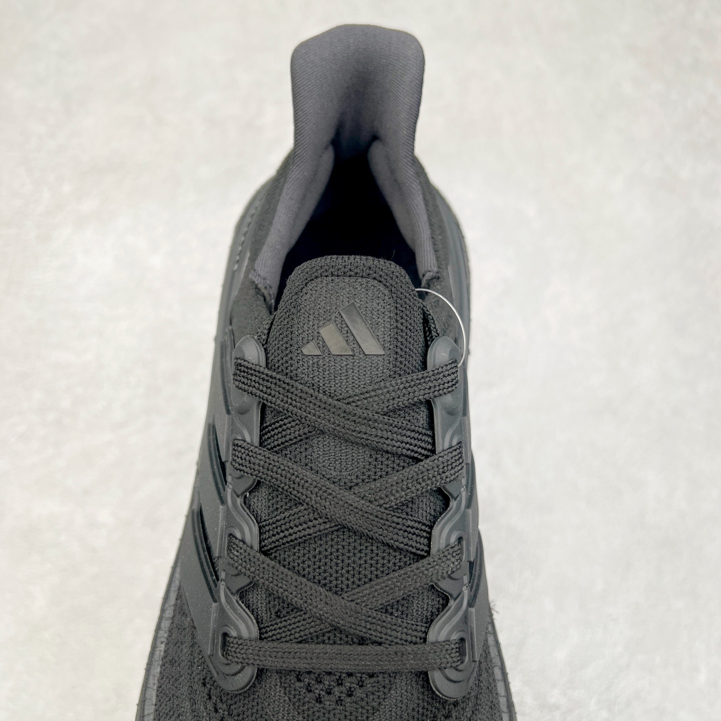 图片[5]-＃纯原福利 AD Ultra Boost Light UB2023系列低帮袜套式针织透气缓震休闲运动慢跑鞋 历经10年不断创新以科技重塑跑步推出全新超轻新科技跑鞋 力求为跑步添活力 搭载LIGHT BOOST中底的新鲜演绎 无论节奏快慢、距离长短 伴你活力畅跑 延续了该系列的设计语言 采用分区编织鞋面 鞋头处网眼孔洞更大 提升透气性 一体式鞋舌 避免运动中出现偏移 实现鞋脚一体性 鞋侧 TPU 材质 有效提供支撑性 镂空的设计 同时减轻整体重量 最明显的则是中底部分 不仅是厚度夸张 大家最熟悉的 Boost 材质终于迎来升级 减重 30% 带来更轻量化的上脚感受 尺码：36 36.5 37 38 38.5 39 40 40.5 41 42 42.5 43 44 44.5 45-选品中心