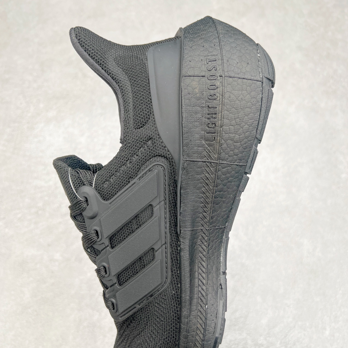 图片[7]-＃纯原福利 AD Ultra Boost Light UB2023系列低帮袜套式针织透气缓震休闲运动慢跑鞋 历经10年不断创新以科技重塑跑步推出全新超轻新科技跑鞋 力求为跑步添活力 搭载LIGHT BOOST中底的新鲜演绎 无论节奏快慢、距离长短 伴你活力畅跑 延续了该系列的设计语言 采用分区编织鞋面 鞋头处网眼孔洞更大 提升透气性 一体式鞋舌 避免运动中出现偏移 实现鞋脚一体性 鞋侧 TPU 材质 有效提供支撑性 镂空的设计 同时减轻整体重量 最明显的则是中底部分 不仅是厚度夸张 大家最熟悉的 Boost 材质终于迎来升级 减重 30% 带来更轻量化的上脚感受 尺码：36 36.5 37 38 38.5 39 40 40.5 41 42 42.5 43 44 44.5 45-选品中心