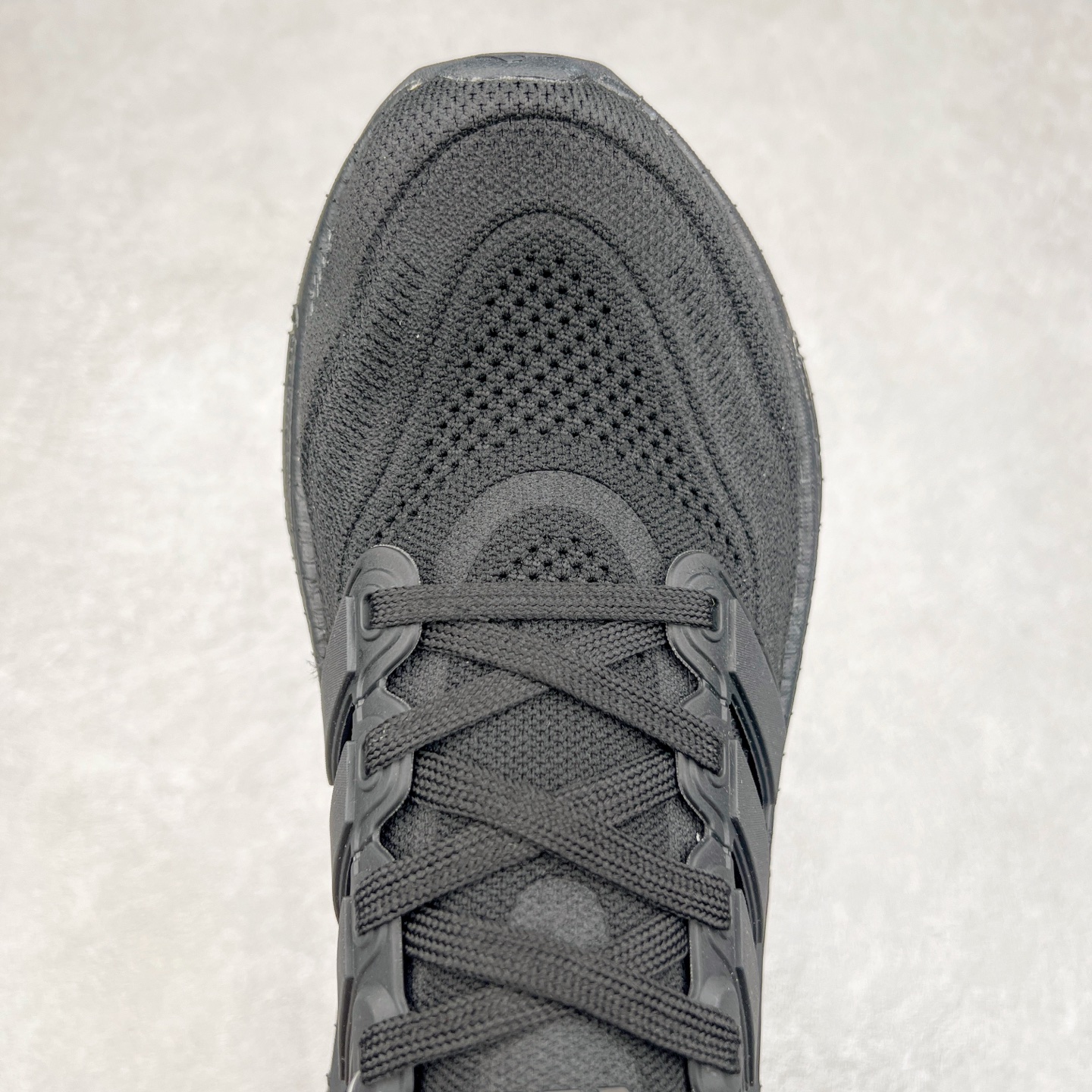 图片[4]-＃纯原福利 AD Ultra Boost Light UB2023系列低帮袜套式针织透气缓震休闲运动慢跑鞋 历经10年不断创新以科技重塑跑步推出全新超轻新科技跑鞋 力求为跑步添活力 搭载LIGHT BOOST中底的新鲜演绎 无论节奏快慢、距离长短 伴你活力畅跑 延续了该系列的设计语言 采用分区编织鞋面 鞋头处网眼孔洞更大 提升透气性 一体式鞋舌 避免运动中出现偏移 实现鞋脚一体性 鞋侧 TPU 材质 有效提供支撑性 镂空的设计 同时减轻整体重量 最明显的则是中底部分 不仅是厚度夸张 大家最熟悉的 Boost 材质终于迎来升级 减重 30% 带来更轻量化的上脚感受 尺码：36 36.5 37 38 38.5 39 40 40.5 41 42 42.5 43 44 44.5 45-选品中心