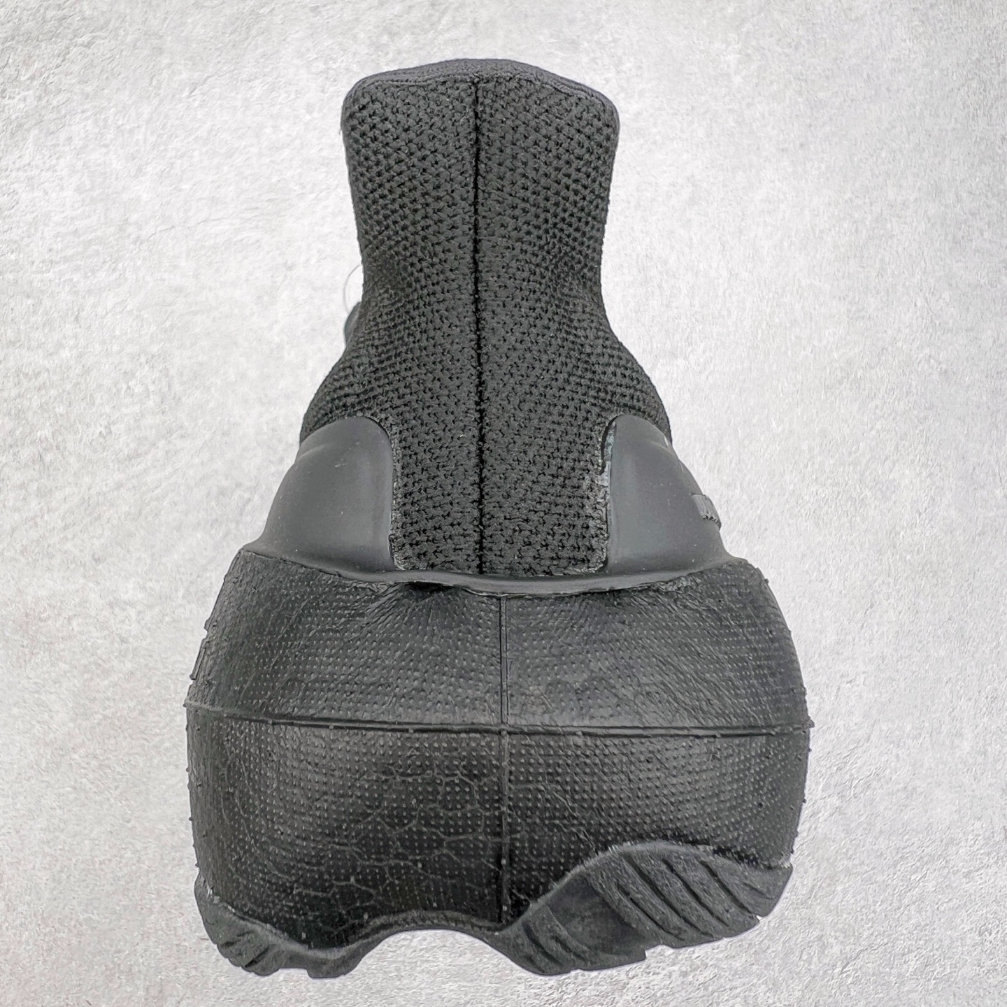 图片[8]-＃纯原福利 AD Ultra Boost Light UB2023系列低帮袜套式针织透气缓震休闲运动慢跑鞋 历经10年不断创新以科技重塑跑步推出全新超轻新科技跑鞋 力求为跑步添活力 搭载LIGHT BOOST中底的新鲜演绎 无论节奏快慢、距离长短 伴你活力畅跑 延续了该系列的设计语言 采用分区编织鞋面 鞋头处网眼孔洞更大 提升透气性 一体式鞋舌 避免运动中出现偏移 实现鞋脚一体性 鞋侧 TPU 材质 有效提供支撑性 镂空的设计 同时减轻整体重量 最明显的则是中底部分 不仅是厚度夸张 大家最熟悉的 Boost 材质终于迎来升级 减重 30% 带来更轻量化的上脚感受 尺码：36 36.5 37 38 38.5 39 40 40.5 41 42 42.5 43 44 44.5 45-选品中心