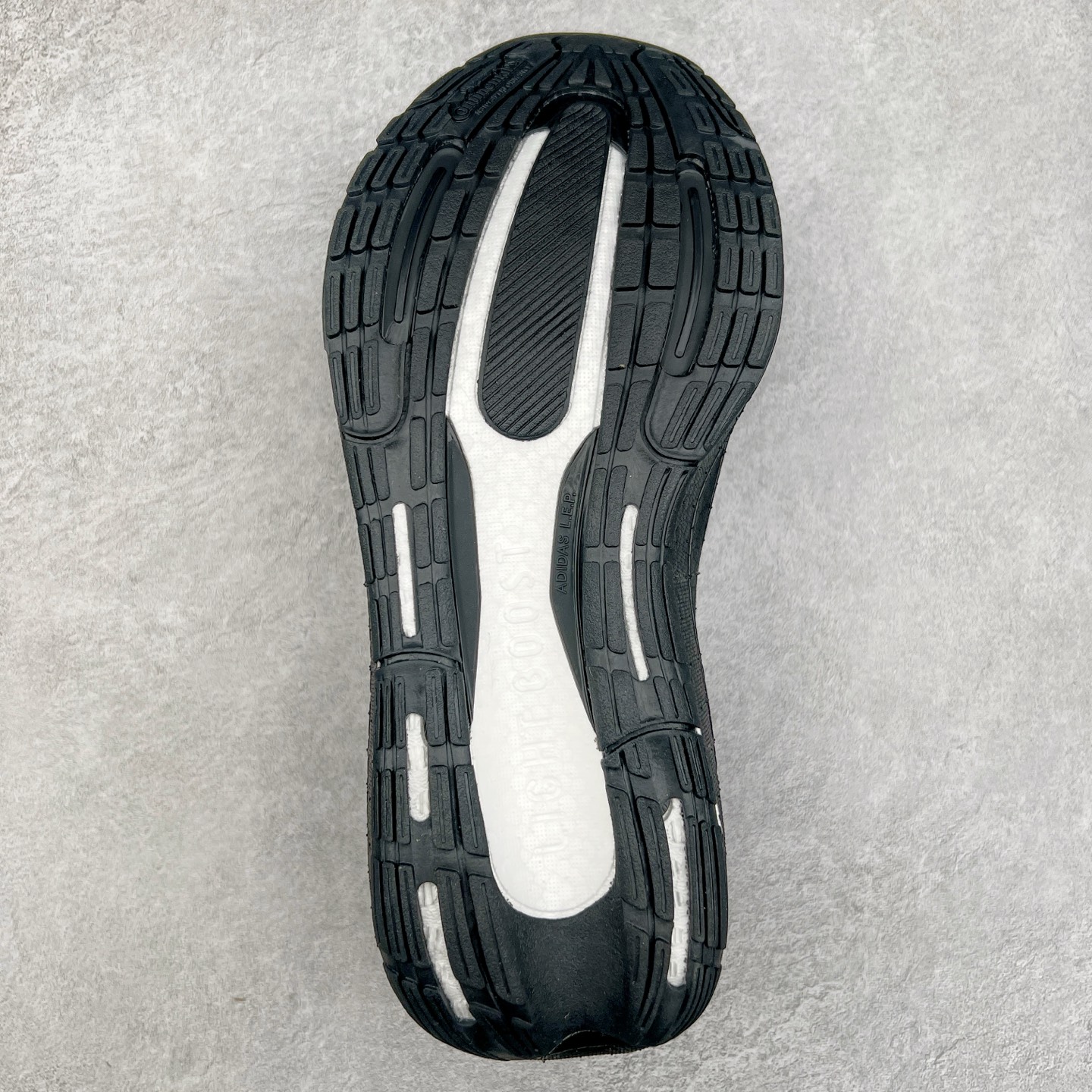 图片[9]-＃纯原福利 AD Ultra Boost Light UB2023系列低帮袜套式针织透气缓震休闲运动慢跑鞋 历经10年不断创新以科技重塑跑步推出全新超轻新科技跑鞋 力求为跑步添活力 搭载LIGHT BOOST中底的新鲜演绎 无论节奏快慢、距离长短 伴你活力畅跑 延续了该系列的设计语言 采用分区编织鞋面 鞋头处网眼孔洞更大 提升透气性 一体式鞋舌 避免运动中出现偏移 实现鞋脚一体性 鞋侧 TPU 材质 有效提供支撑性 镂空的设计 同时减轻整体重量 最明显的则是中底部分 不仅是厚度夸张 大家最熟悉的 Boost 材质终于迎来升级 减重 30% 带来更轻量化的上脚感受 尺码：36 36.5 37 38 38.5 39 40 40.5 41 42 42.5 43 44 44.5 45-选品中心