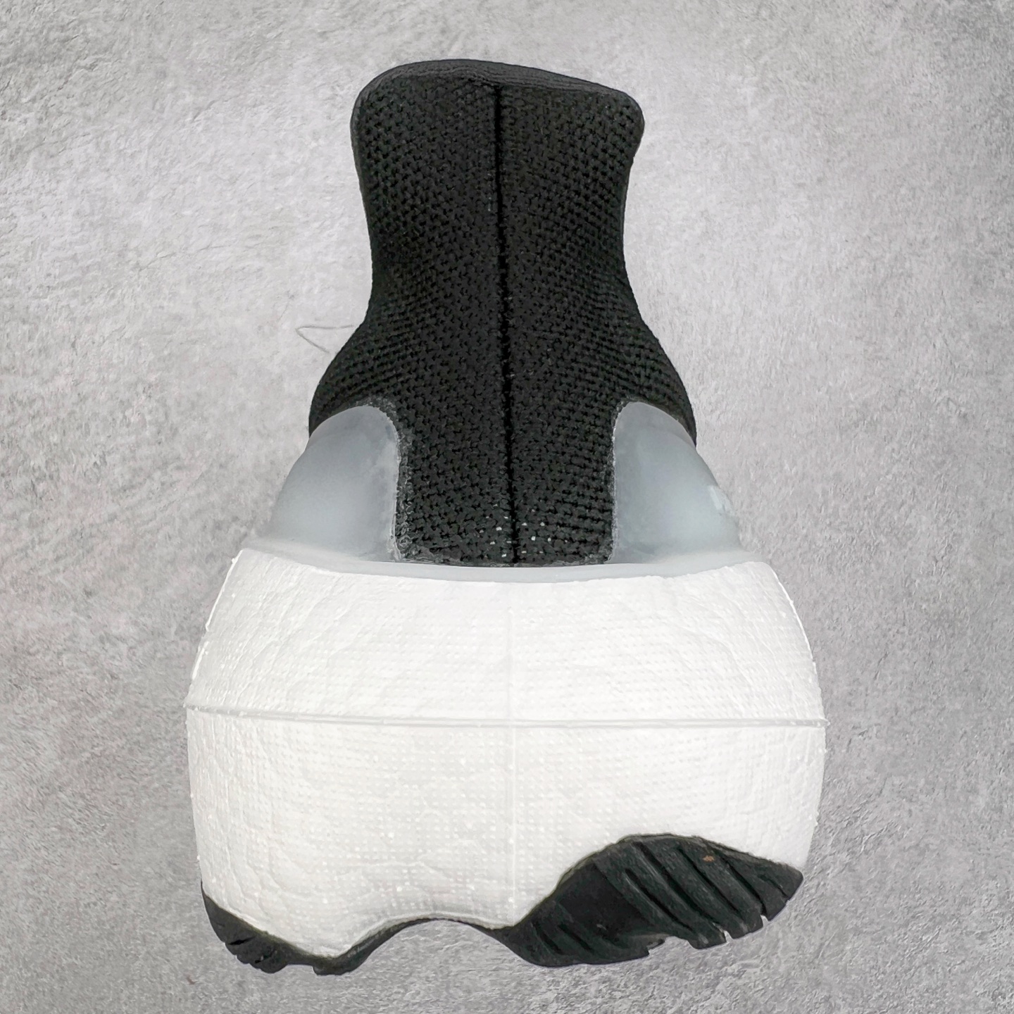 图片[8]-＃纯原福利 AD Ultra Boost Light UB2023系列低帮袜套式针织透气缓震休闲运动慢跑鞋 历经10年不断创新以科技重塑跑步推出全新超轻新科技跑鞋 力求为跑步添活力 搭载LIGHT BOOST中底的新鲜演绎 无论节奏快慢、距离长短 伴你活力畅跑 延续了该系列的设计语言 采用分区编织鞋面 鞋头处网眼孔洞更大 提升透气性 一体式鞋舌 避免运动中出现偏移 实现鞋脚一体性 鞋侧 TPU 材质 有效提供支撑性 镂空的设计 同时减轻整体重量 最明显的则是中底部分 不仅是厚度夸张 大家最熟悉的 Boost 材质终于迎来升级 减重 30% 带来更轻量化的上脚感受 尺码：36 36.5 37 38 38.5 39 40 40.5 41 42 42.5 43 44 44.5 45-选品中心