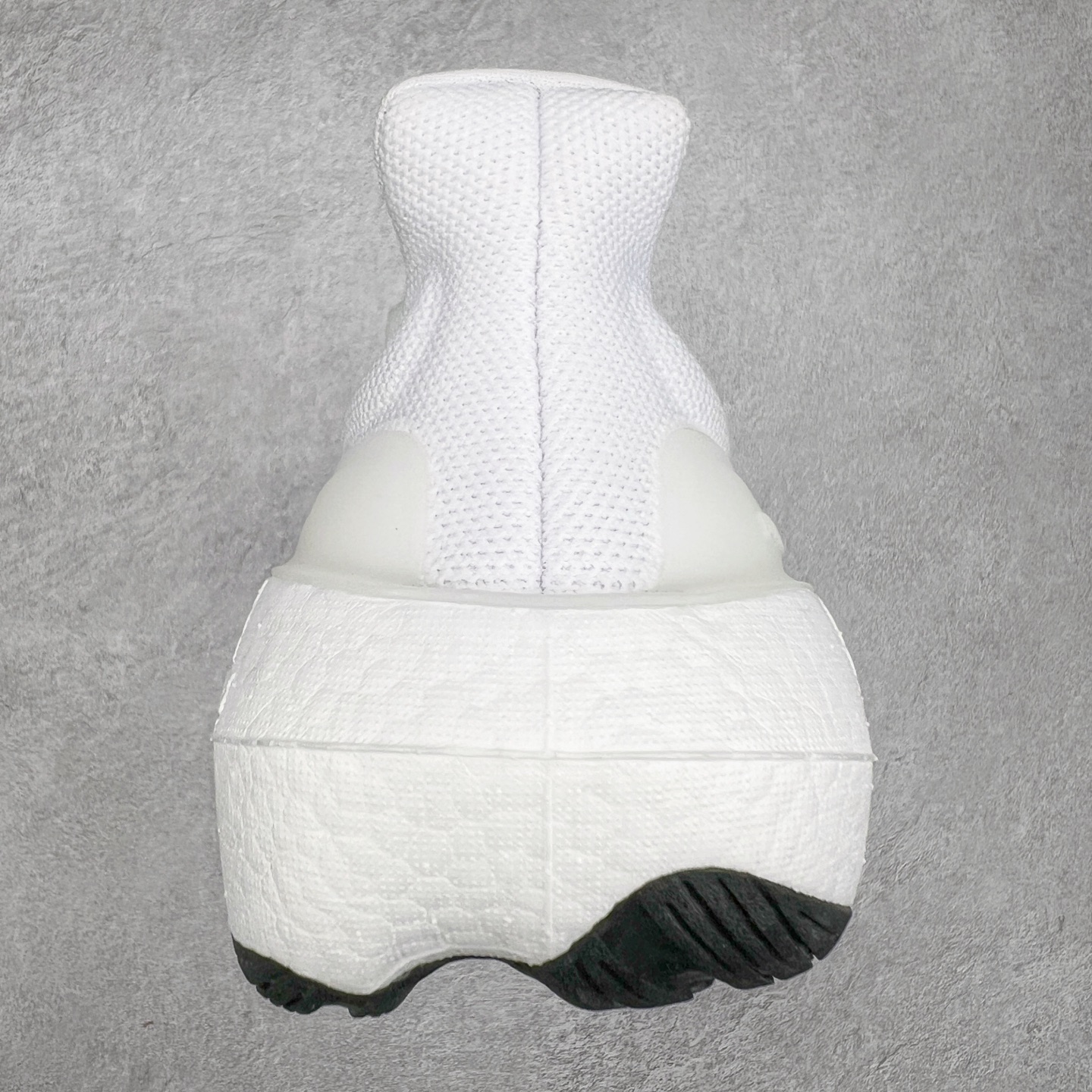 图片[8]-＃纯原福利 AD Ultra Boost Light UB2023系列低帮袜套式针织透气缓震休闲运动慢跑鞋 历经10年不断创新以科技重塑跑步推出全新超轻新科技跑鞋 力求为跑步添活力 搭载LIGHT BOOST中底的新鲜演绎 无论节奏快慢、距离长短 伴你活力畅跑 延续了该系列的设计语言 采用分区编织鞋面 鞋头处网眼孔洞更大 提升透气性 一体式鞋舌 避免运动中出现偏移 实现鞋脚一体性 鞋侧 TPU 材质 有效提供支撑性 镂空的设计 同时减轻整体重量 最明显的则是中底部分 不仅是厚度夸张 大家最熟悉的 Boost 材质终于迎来升级 减重 30% 带来更轻量化的上脚感受 尺码：36 36.5 37 38 38.5 39 40 40.5 41 42 42.5 43 44 44.5 45-选品中心