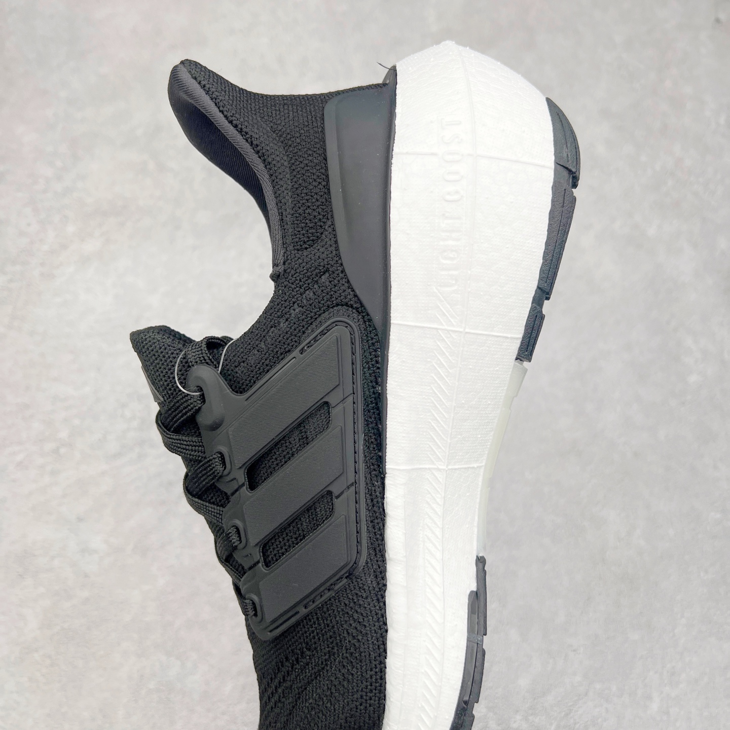 图片[7]-＃纯原福利 AD Ultra Boost Light UB2023系列低帮袜套式针织透气缓震休闲运动慢跑鞋 历经10年不断创新以科技重塑跑步推出全新超轻新科技跑鞋 力求为跑步添活力 搭载LIGHT BOOST中底的新鲜演绎 无论节奏快慢、距离长短 伴你活力畅跑 延续了该系列的设计语言 采用分区编织鞋面 鞋头处网眼孔洞更大 提升透气性 一体式鞋舌 避免运动中出现偏移 实现鞋脚一体性 鞋侧 TPU 材质 有效提供支撑性 镂空的设计 同时减轻整体重量 最明显的则是中底部分 不仅是厚度夸张 大家最熟悉的 Boost 材质终于迎来升级 减重 30% 带来更轻量化的上脚感受 尺码：36 36.5 37 38 38.5 39 40 40.5 41 42 42.5 43 44 44.5 45-选品中心