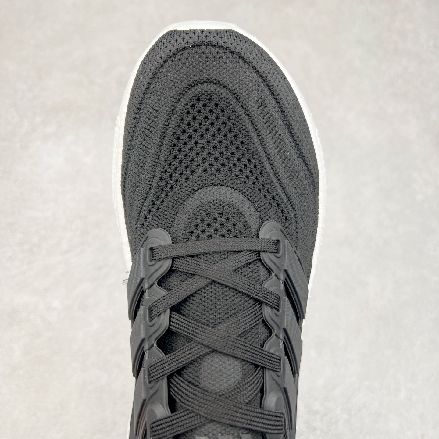 图片[4]-＃纯原福利 AD Ultra Boost Light UB2023系列低帮袜套式针织透气缓震休闲运动慢跑鞋 历经10年不断创新以科技重塑跑步推出全新超轻新科技跑鞋 力求为跑步添活力 搭载LIGHT BOOST中底的新鲜演绎 无论节奏快慢、距离长短 伴你活力畅跑 延续了该系列的设计语言 采用分区编织鞋面 鞋头处网眼孔洞更大 提升透气性 一体式鞋舌 避免运动中出现偏移 实现鞋脚一体性 鞋侧 TPU 材质 有效提供支撑性 镂空的设计 同时减轻整体重量 最明显的则是中底部分 不仅是厚度夸张 大家最熟悉的 Boost 材质终于迎来升级 减重 30% 带来更轻量化的上脚感受 尺码：36 36.5 37 38 38.5 39 40 40.5 41 42 42.5 43 44 44.5 45-选品中心