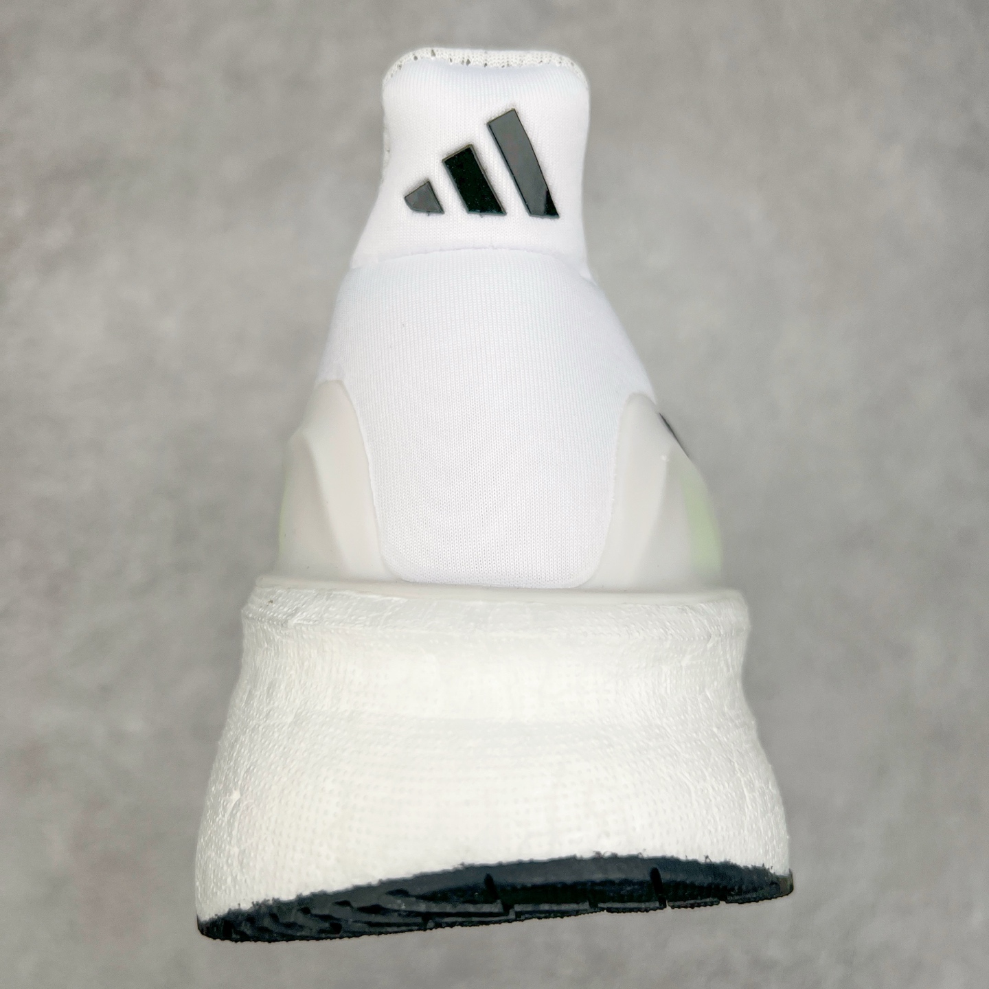 图片[8]-＃纯原福利 AD Ultra Boost Light UB2023系列低帮袜套式针织透气缓震休闲运动慢跑鞋 历经10年不断创新以科技重塑跑步推出全新超轻新科技跑鞋 力求为跑步添活力 搭载LIGHT BOOST中底的新鲜演绎 无论节奏快慢、距离长短 伴你活力畅跑 延续了该系列的设计语言 采用分区编织鞋面 鞋头处网眼孔洞更大 提升透气性 一体式鞋舌 避免运动中出现偏移 实现鞋脚一体性 鞋侧 TPU 材质 有效提供支撑性 镂空的设计 同时减轻整体重量 最明显的则是中底部分 不仅是厚度夸张 大家最熟悉的 Boost 材质终于迎来升级 减重 30% 带来更轻量化的上脚感受 尺码：36 36.5 37 38 38.5 39 40 40.5 41 42 42.5 43 44 44.5 45-选品中心