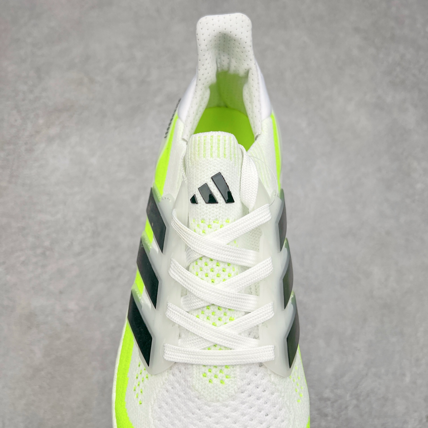 图片[5]-＃纯原福利 AD Ultra Boost Light UB2023系列低帮袜套式针织透气缓震休闲运动慢跑鞋 历经10年不断创新以科技重塑跑步推出全新超轻新科技跑鞋 力求为跑步添活力 搭载LIGHT BOOST中底的新鲜演绎 无论节奏快慢、距离长短 伴你活力畅跑 延续了该系列的设计语言 采用分区编织鞋面 鞋头处网眼孔洞更大 提升透气性 一体式鞋舌 避免运动中出现偏移 实现鞋脚一体性 鞋侧 TPU 材质 有效提供支撑性 镂空的设计 同时减轻整体重量 最明显的则是中底部分 不仅是厚度夸张 大家最熟悉的 Boost 材质终于迎来升级 减重 30% 带来更轻量化的上脚感受 尺码：36 36.5 37 38 38.5 39 40 40.5 41 42 42.5 43 44 44.5 45-选品中心