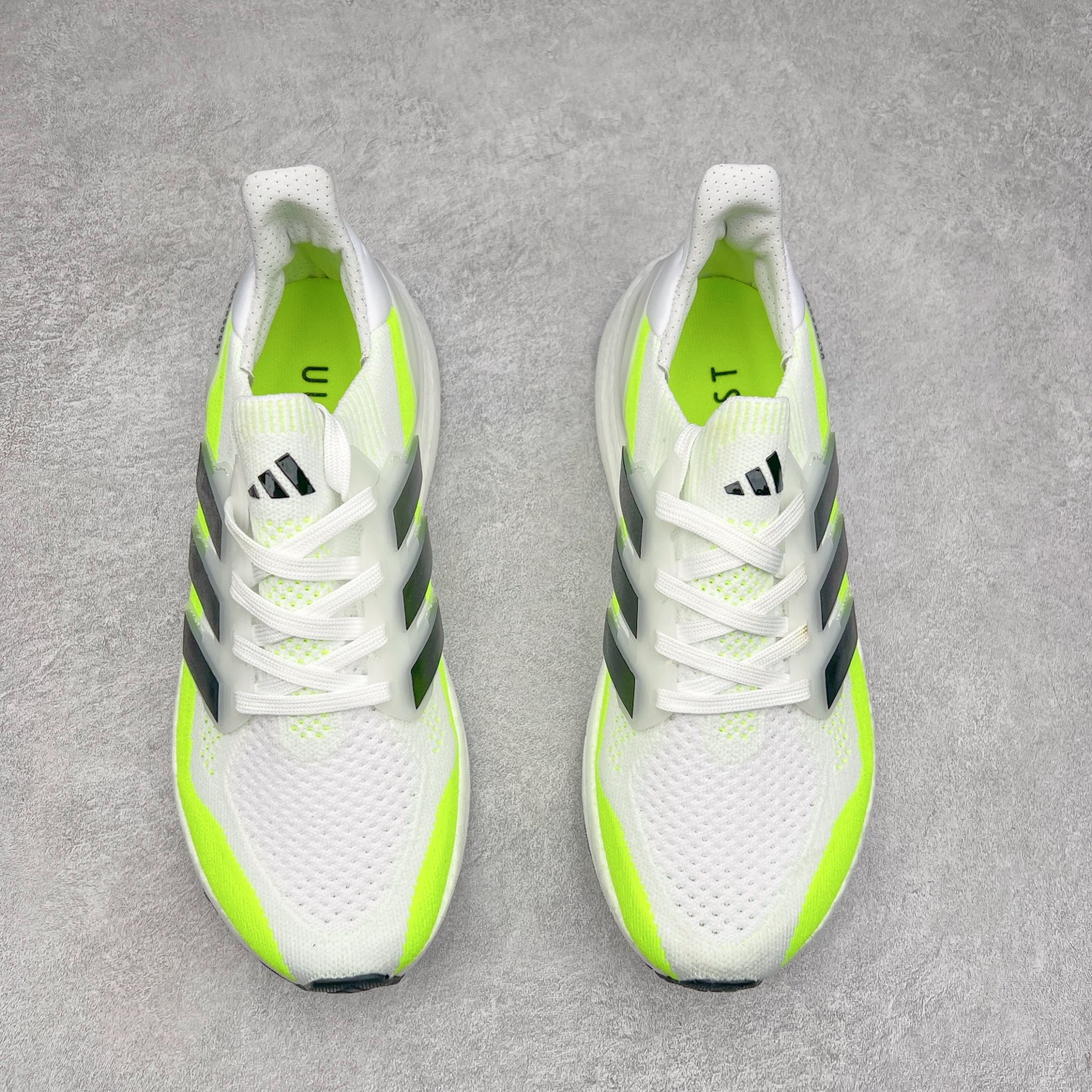 图片[2]-＃纯原福利 AD Ultra Boost Light UB2023系列低帮袜套式针织透气缓震休闲运动慢跑鞋 历经10年不断创新以科技重塑跑步推出全新超轻新科技跑鞋 力求为跑步添活力 搭载LIGHT BOOST中底的新鲜演绎 无论节奏快慢、距离长短 伴你活力畅跑 延续了该系列的设计语言 采用分区编织鞋面 鞋头处网眼孔洞更大 提升透气性 一体式鞋舌 避免运动中出现偏移 实现鞋脚一体性 鞋侧 TPU 材质 有效提供支撑性 镂空的设计 同时减轻整体重量 最明显的则是中底部分 不仅是厚度夸张 大家最熟悉的 Boost 材质终于迎来升级 减重 30% 带来更轻量化的上脚感受 尺码：36 36.5 37 38 38.5 39 40 40.5 41 42 42.5 43 44 44.5 45-选品中心