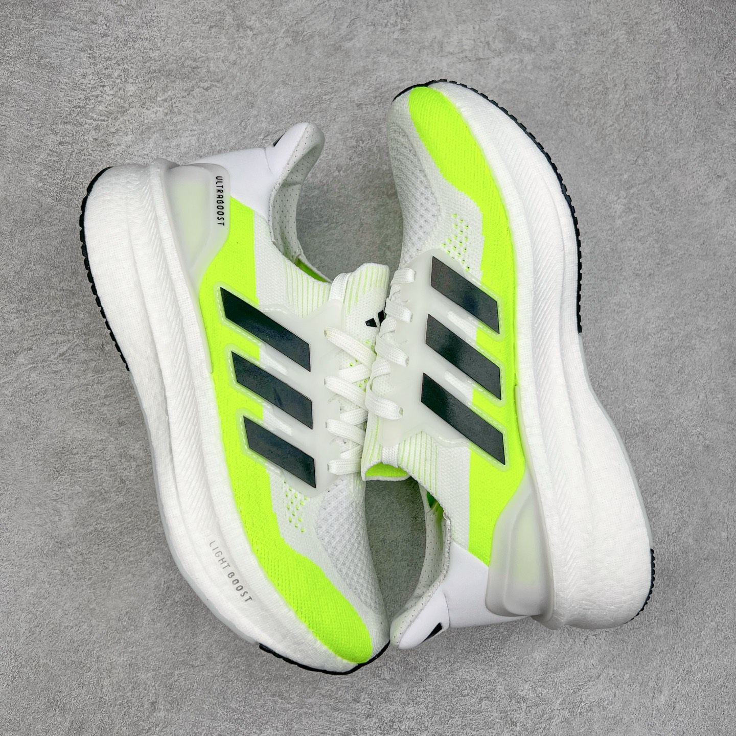 图片[3]-＃纯原福利 AD Ultra Boost Light UB2023系列低帮袜套式针织透气缓震休闲运动慢跑鞋 历经10年不断创新以科技重塑跑步推出全新超轻新科技跑鞋 力求为跑步添活力 搭载LIGHT BOOST中底的新鲜演绎 无论节奏快慢、距离长短 伴你活力畅跑 延续了该系列的设计语言 采用分区编织鞋面 鞋头处网眼孔洞更大 提升透气性 一体式鞋舌 避免运动中出现偏移 实现鞋脚一体性 鞋侧 TPU 材质 有效提供支撑性 镂空的设计 同时减轻整体重量 最明显的则是中底部分 不仅是厚度夸张 大家最熟悉的 Boost 材质终于迎来升级 减重 30% 带来更轻量化的上脚感受 尺码：36 36.5 37 38 38.5 39 40 40.5 41 42 42.5 43 44 44.5 45-选品中心