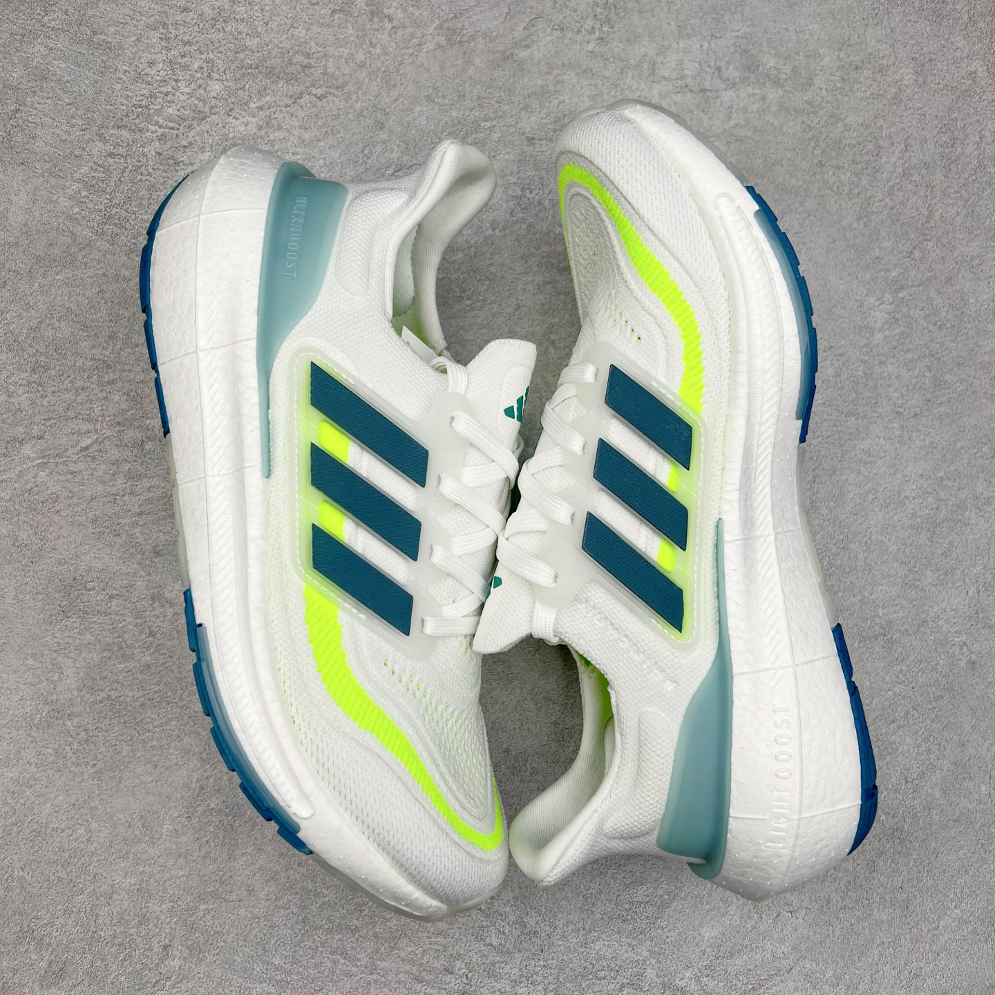 图片[3]-＃纯原福利 AD Ultra Boost Light UB2023系列低帮袜套式针织透气缓震休闲运动慢跑鞋 历经10年不断创新以科技重塑跑步推出全新超轻新科技跑鞋 力求为跑步添活力 搭载LIGHT BOOST中底的新鲜演绎 无论节奏快慢、距离长短 伴你活力畅跑 延续了该系列的设计语言 采用分区编织鞋面 鞋头处网眼孔洞更大 提升透气性 一体式鞋舌 避免运动中出现偏移 实现鞋脚一体性 鞋侧 TPU 材质 有效提供支撑性 镂空的设计 同时减轻整体重量 最明显的则是中底部分 不仅是厚度夸张 大家最熟悉的 Boost 材质终于迎来升级 减重 30% 带来更轻量化的上脚感受 尺码：36 36.5 37 38 38.5 39 40 40.5 41 42 42.5 43 44 44.5 45-选品中心