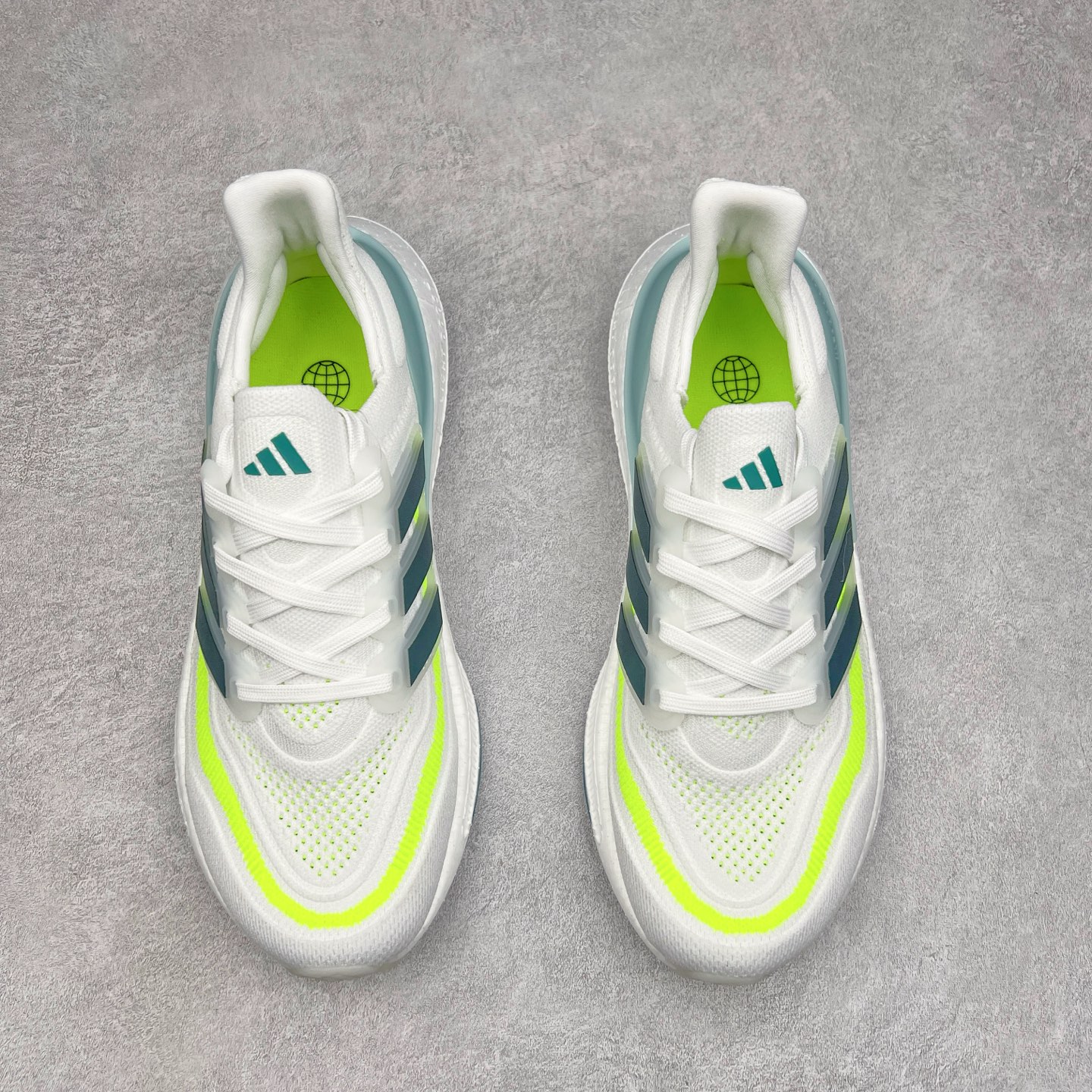 图片[2]-＃纯原福利 AD Ultra Boost Light UB2023系列低帮袜套式针织透气缓震休闲运动慢跑鞋 历经10年不断创新以科技重塑跑步推出全新超轻新科技跑鞋 力求为跑步添活力 搭载LIGHT BOOST中底的新鲜演绎 无论节奏快慢、距离长短 伴你活力畅跑 延续了该系列的设计语言 采用分区编织鞋面 鞋头处网眼孔洞更大 提升透气性 一体式鞋舌 避免运动中出现偏移 实现鞋脚一体性 鞋侧 TPU 材质 有效提供支撑性 镂空的设计 同时减轻整体重量 最明显的则是中底部分 不仅是厚度夸张 大家最熟悉的 Boost 材质终于迎来升级 减重 30% 带来更轻量化的上脚感受 尺码：36 36.5 37 38 38.5 39 40 40.5 41 42 42.5 43 44 44.5 45-选品中心