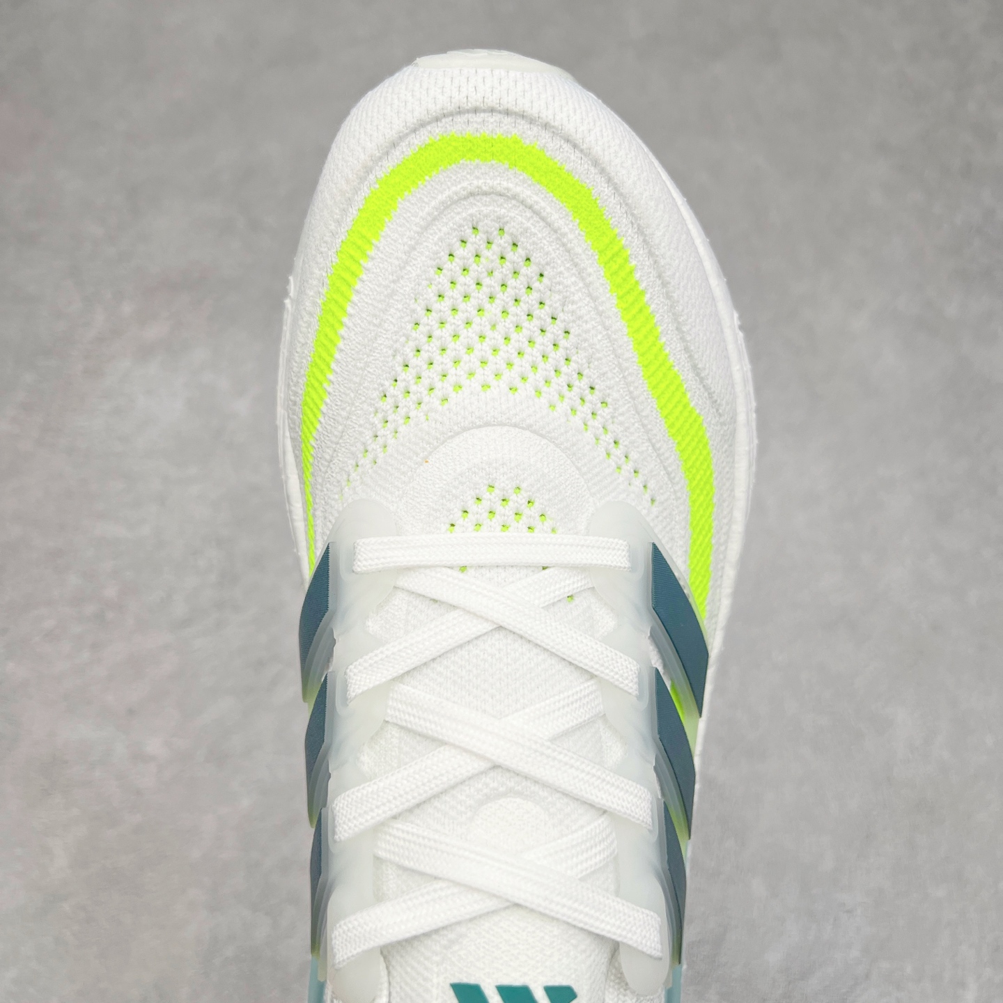 图片[4]-＃纯原福利 AD Ultra Boost Light UB2023系列低帮袜套式针织透气缓震休闲运动慢跑鞋 历经10年不断创新以科技重塑跑步推出全新超轻新科技跑鞋 力求为跑步添活力 搭载LIGHT BOOST中底的新鲜演绎 无论节奏快慢、距离长短 伴你活力畅跑 延续了该系列的设计语言 采用分区编织鞋面 鞋头处网眼孔洞更大 提升透气性 一体式鞋舌 避免运动中出现偏移 实现鞋脚一体性 鞋侧 TPU 材质 有效提供支撑性 镂空的设计 同时减轻整体重量 最明显的则是中底部分 不仅是厚度夸张 大家最熟悉的 Boost 材质终于迎来升级 减重 30% 带来更轻量化的上脚感受 尺码：36 36.5 37 38 38.5 39 40 40.5 41 42 42.5 43 44 44.5 45-选品中心