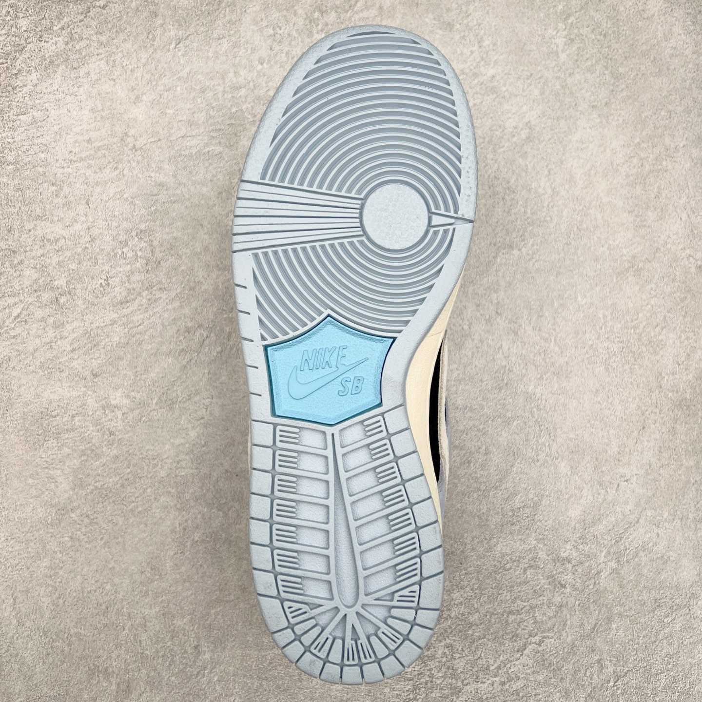 图片[9]-＃F版 NK SB Dunk Low HF3063-400 性价比王者 极限压缩利润空间 超乎所想的高性价比 用料绝不含糊 原盒原配 正确耐磨橡胶大底 超高清洁度 全鞋零毛边皮料切割 全套原楦原模倾力打造完美版型 尺码：36 36.5 37.5 38 38.5 39 40 40.5 41 42 42.5 43 44 44.5 45 46 47.5-选品中心