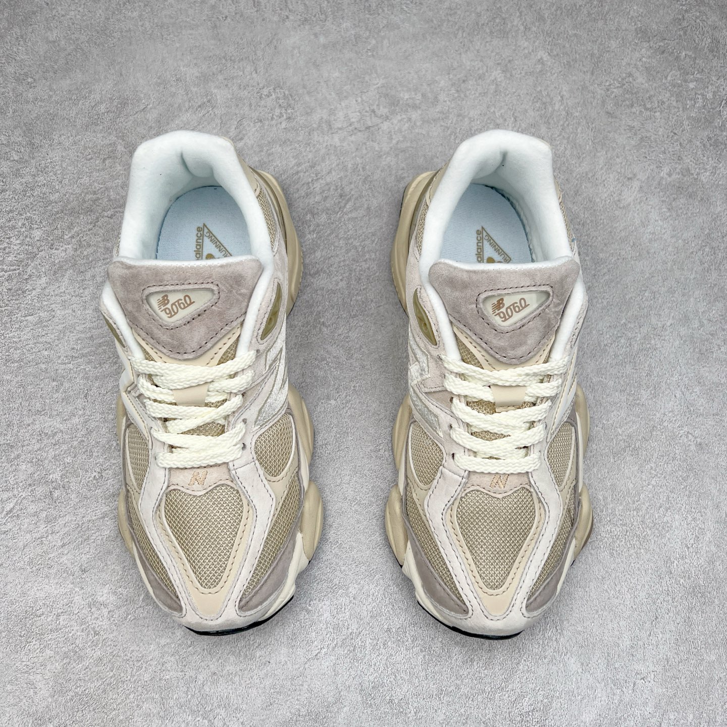 图片[2]-New Balance NB9060 复古运动鞋 新百伦又带来了新鞋型 并且是与芝加哥街头品牌 Joe Freshgoods 的联名款 鞋身主体采用了类似 990 系列的设计风格 与传统复古慢跑鞋区别不大 最大的变化就是鞋底部分 在传统设计的中底外层 增加了多个分区的模块 圆润的线条设计与我们熟悉的 New Balance 风格截然不同 但与同样充满弧形线条的鞋面搭配 看起来毫无违和感 尺码：36-45-选品中心