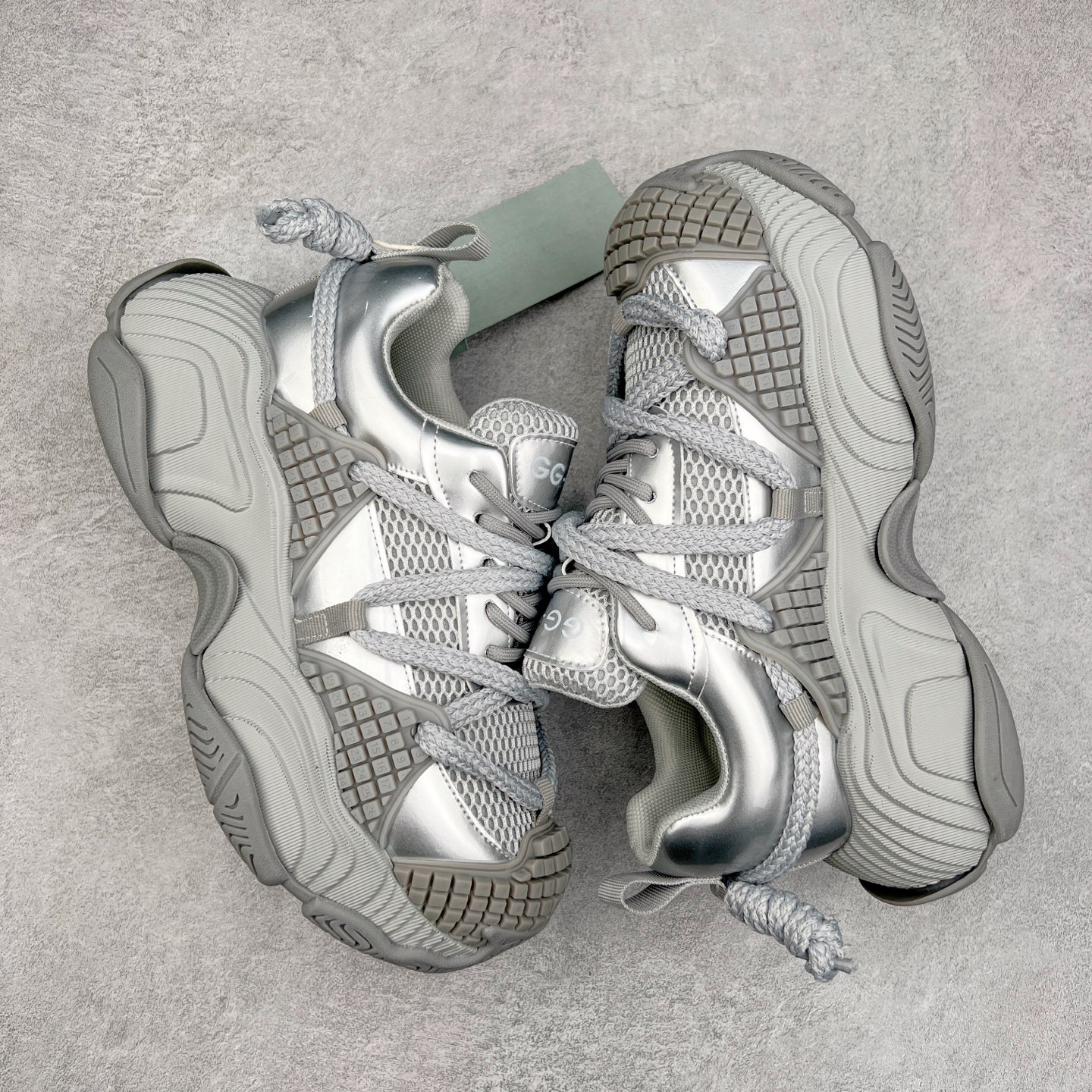 图片[3]-GG-CC时尚休闲松糕鞋厚底增高老爹鞋系列 广东大厂出品 完美细节 25ss春季新款厚底增高 大长腿 时髦look轻松定格 不费力展现率性氛围 高档银盒 酷帅机能风不规则设计大底 轻便舒适百搭 GGcc厚底增高简直就是小个子的快乐! 不管怎么搭都好看~ 尺码：35 36 37 38 39 40-选品中心