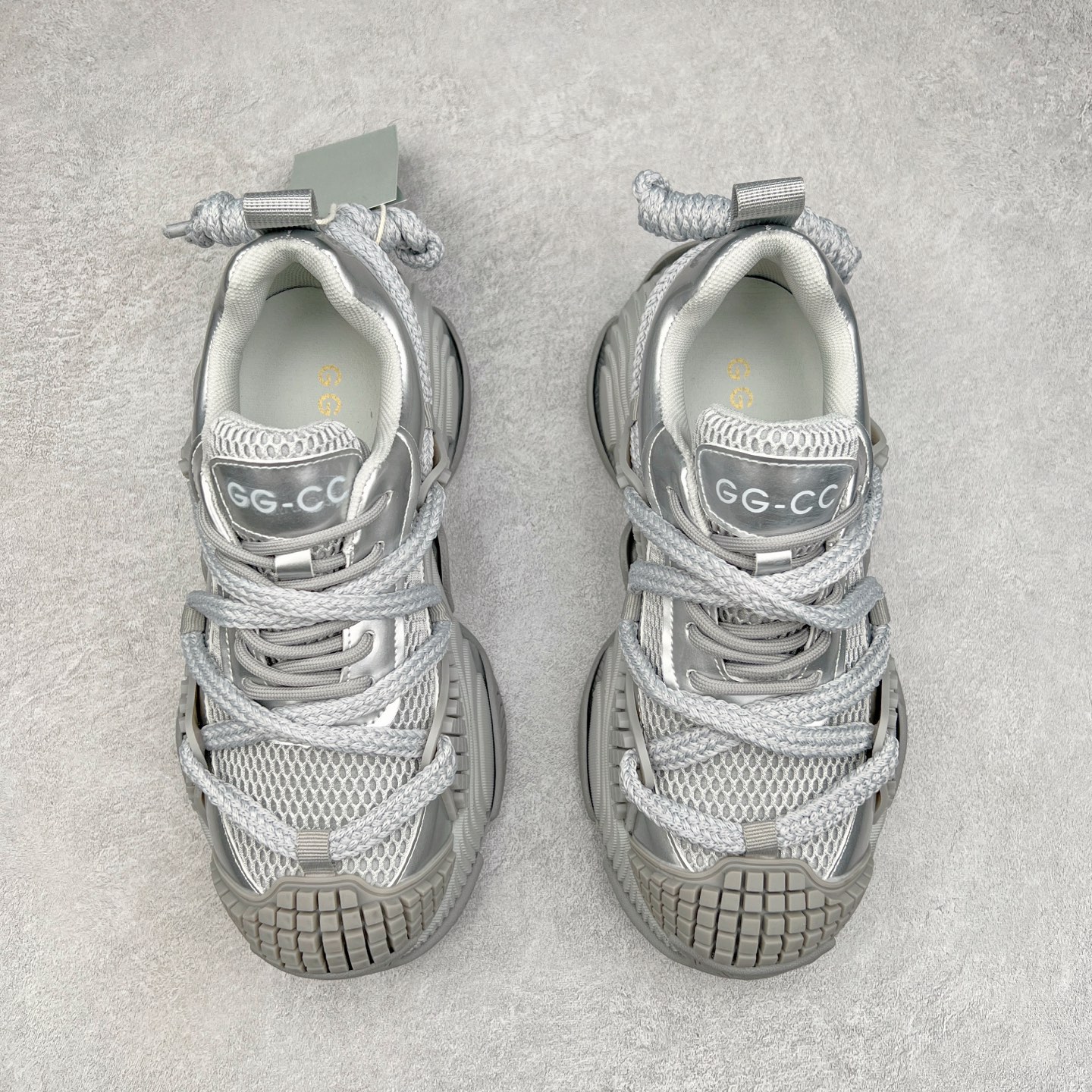 图片[2]-GG-CC时尚休闲松糕鞋厚底增高老爹鞋系列 广东大厂出品 完美细节 25ss春季新款厚底增高 大长腿 时髦look轻松定格 不费力展现率性氛围 高档银盒 酷帅机能风不规则设计大底 轻便舒适百搭 GGcc厚底增高简直就是小个子的快乐! 不管怎么搭都好看~ 尺码：35 36 37 38 39 40-选品中心