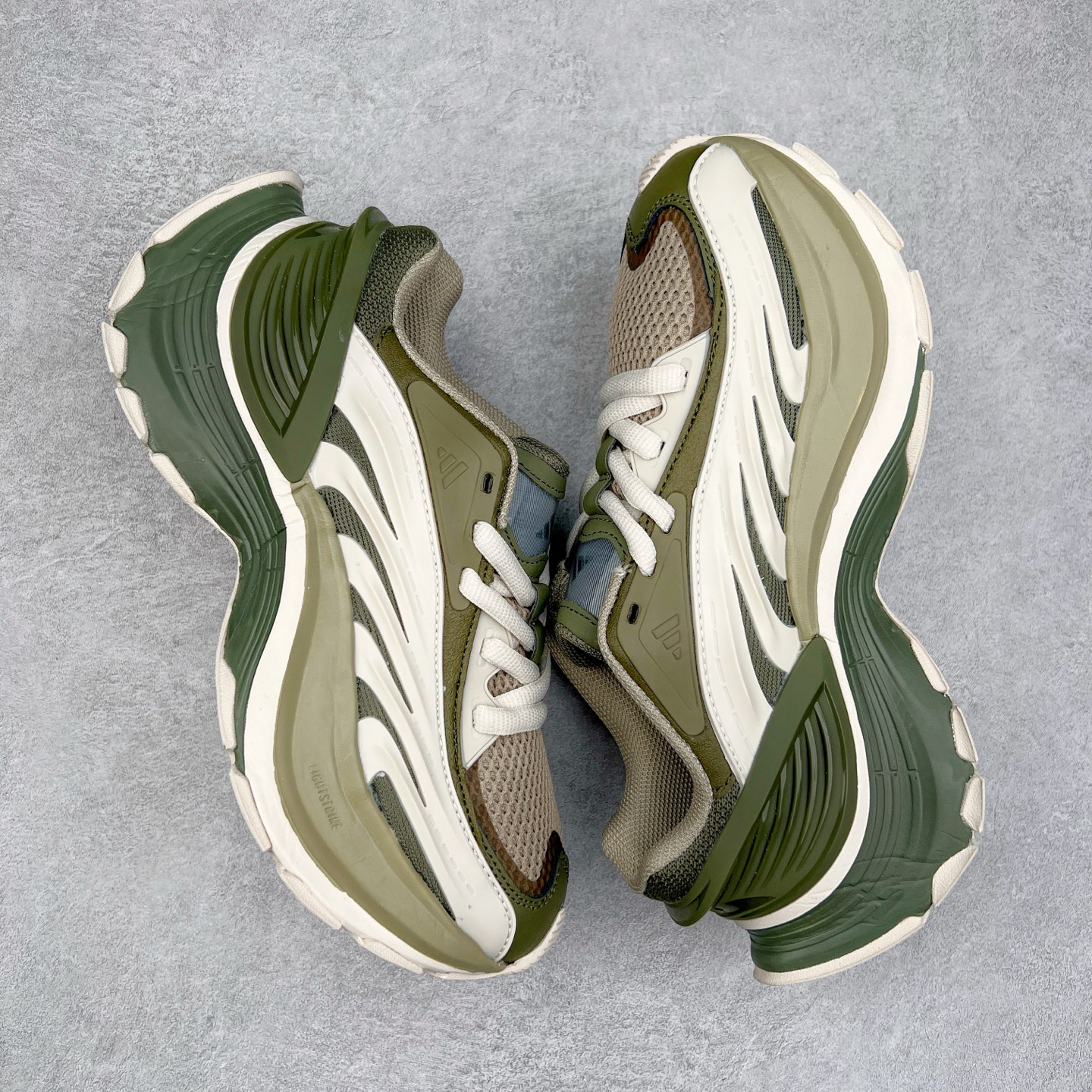 图片[3]-AD XLG MTW系列 舒适百搭防滑耐磨低帮跑步鞋老爹鞋 JR6389 鞋面采用贯穿式银条 完整的线条流畅度带来充分的视觉享受 鞋舌若隐若现的LOGO充满神秘感 夸张的鞋后跟幅度设计 线条感延伸至后跟标志三条杆彰显adidas调性 中底采用LIGHT STRIKE科技 在满足穿搭属性的同时提供舒适的脚感 完整的流线型设计语言 从鞋面贯穿到鞋底以及鞋花纹路 颜值与实力兼具 秀场与日常皆融 未来已来 让我们继续期待 实拍调校N版已经零色差零失真 百分百还原实物色彩所见即所得 不存在货不对板色差等低级问题 选购参考实物拍摄 不混卖不参货 只用心做好货严格选品 承诺混一赔十 尺码：36 36.5 37.5 38 38.5 39 40 40.5 41 42 42.5 43 44 44.5 45-选品中心