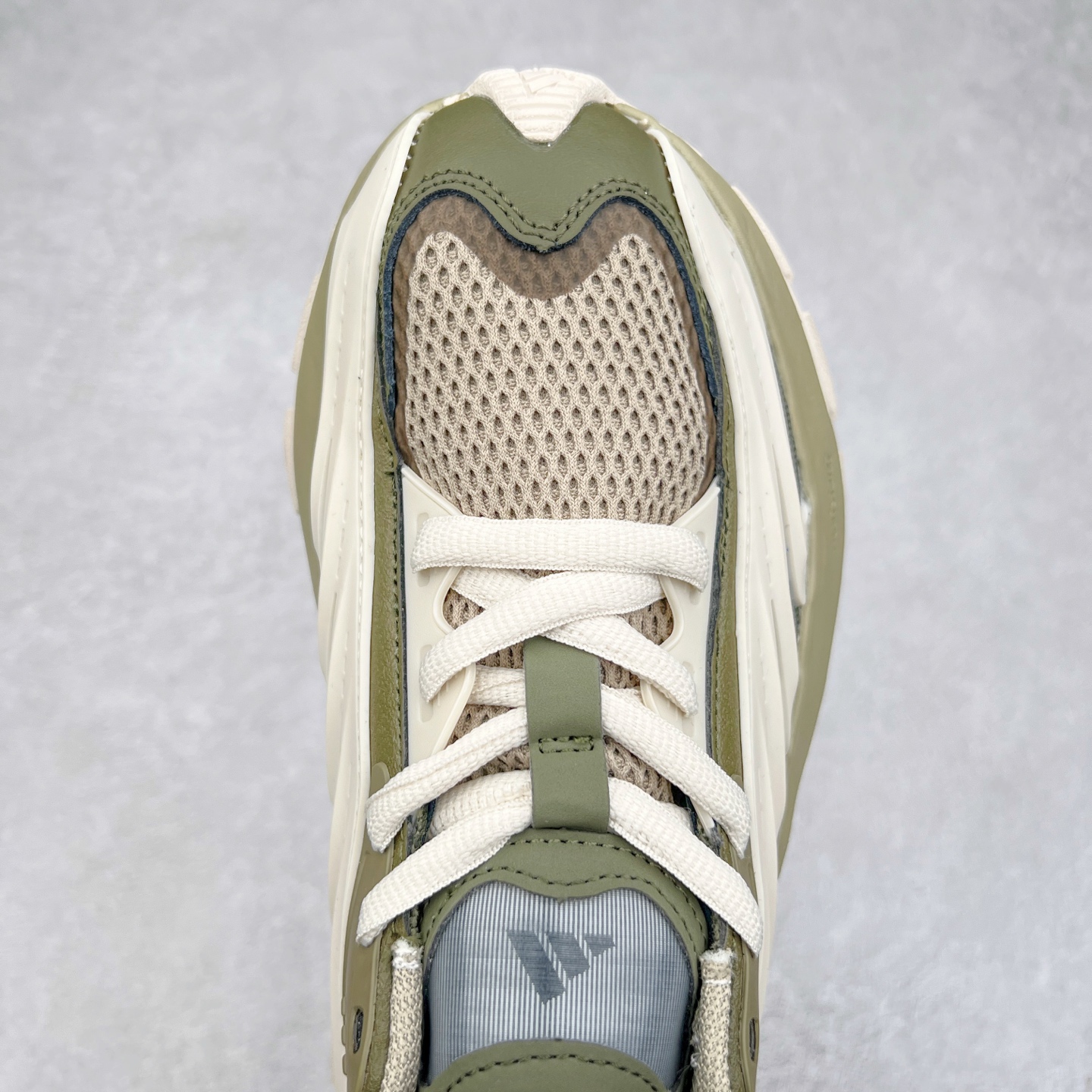 图片[4]-AD XLG MTW系列 舒适百搭防滑耐磨低帮跑步鞋老爹鞋 JR6389 鞋面采用贯穿式银条 完整的线条流畅度带来充分的视觉享受 鞋舌若隐若现的LOGO充满神秘感 夸张的鞋后跟幅度设计 线条感延伸至后跟标志三条杆彰显adidas调性 中底采用LIGHT STRIKE科技 在满足穿搭属性的同时提供舒适的脚感 完整的流线型设计语言 从鞋面贯穿到鞋底以及鞋花纹路 颜值与实力兼具 秀场与日常皆融 未来已来 让我们继续期待 实拍调校N版已经零色差零失真 百分百还原实物色彩所见即所得 不存在货不对板色差等低级问题 选购参考实物拍摄 不混卖不参货 只用心做好货严格选品 承诺混一赔十 尺码：36 36.5 37.5 38 38.5 39 40 40.5 41 42 42.5 43 44 44.5 45-选品中心