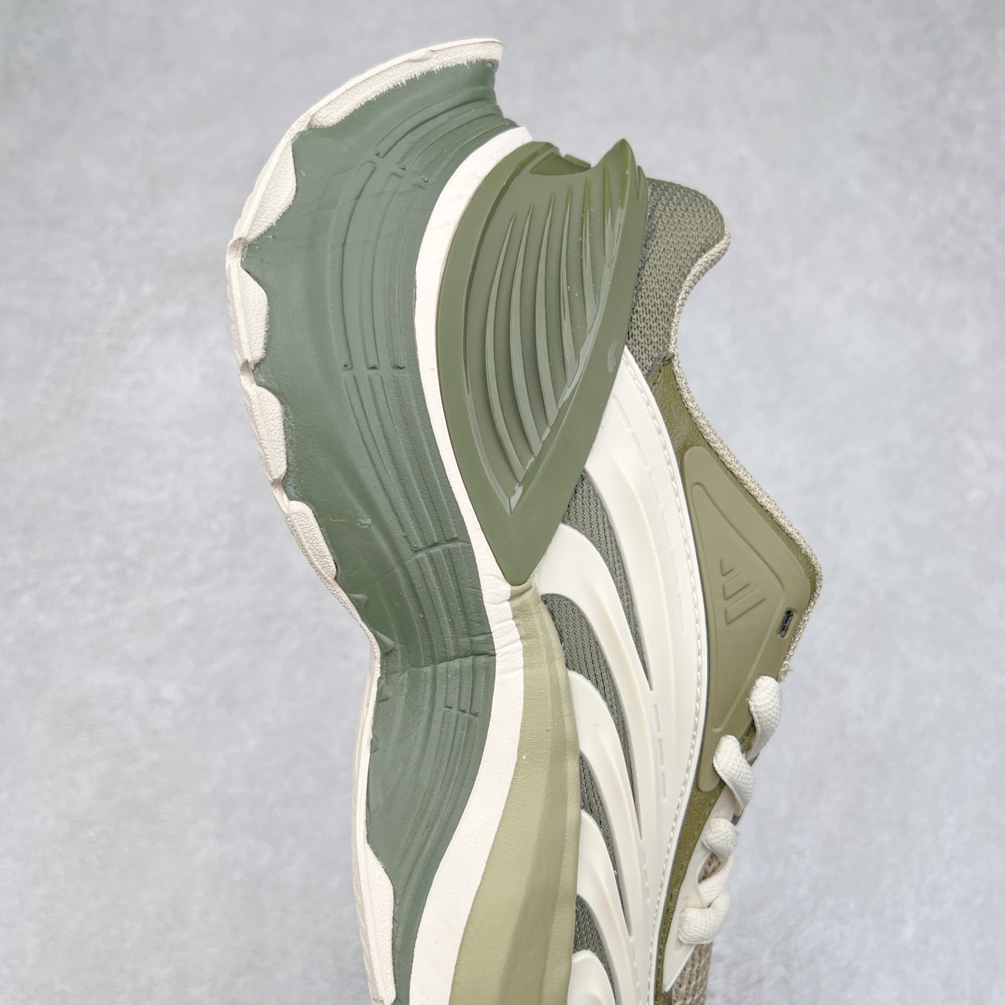 图片[6]-AD XLG MTW系列 舒适百搭防滑耐磨低帮跑步鞋老爹鞋 JR6389 鞋面采用贯穿式银条 完整的线条流畅度带来充分的视觉享受 鞋舌若隐若现的LOGO充满神秘感 夸张的鞋后跟幅度设计 线条感延伸至后跟标志三条杆彰显adidas调性 中底采用LIGHT STRIKE科技 在满足穿搭属性的同时提供舒适的脚感 完整的流线型设计语言 从鞋面贯穿到鞋底以及鞋花纹路 颜值与实力兼具 秀场与日常皆融 未来已来 让我们继续期待 实拍调校N版已经零色差零失真 百分百还原实物色彩所见即所得 不存在货不对板色差等低级问题 选购参考实物拍摄 不混卖不参货 只用心做好货严格选品 承诺混一赔十 尺码：36 36.5 37.5 38 38.5 39 40 40.5 41 42 42.5 43 44 44.5 45-选品中心