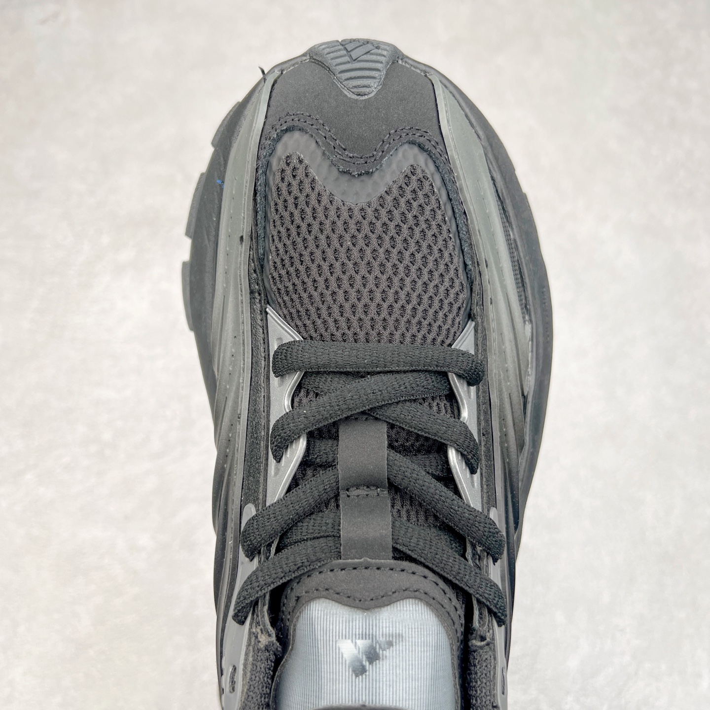 图片[4]-AD XLG MTW系列 舒适百搭防滑耐磨低帮跑步鞋老爹鞋 JR5383 鞋面采用贯穿式银条 完整的线条流畅度带来充分的视觉享受 鞋舌若隐若现的LOGO充满神秘感 夸张的鞋后跟幅度设计 线条感延伸至后跟标志三条杆彰显adidas调性 中底采用LIGHT STRIKE科技 在满足穿搭属性的同时提供舒适的脚感 完整的流线型设计语言 从鞋面贯穿到鞋底以及鞋花纹路 颜值与实力兼具 秀场与日常皆融 未来已来 让我们继续期待 实拍调校N版已经零色差零失真 百分百还原实物色彩所见即所得 不存在货不对板色差等低级问题 选购参考实物拍摄 不混卖不参货 只用心做好货严格选品 承诺混一赔十 尺码：36 36.5 37.5 38 38.5 39 40 40.5 41 42 42.5 43 44 44.5 45-选品中心