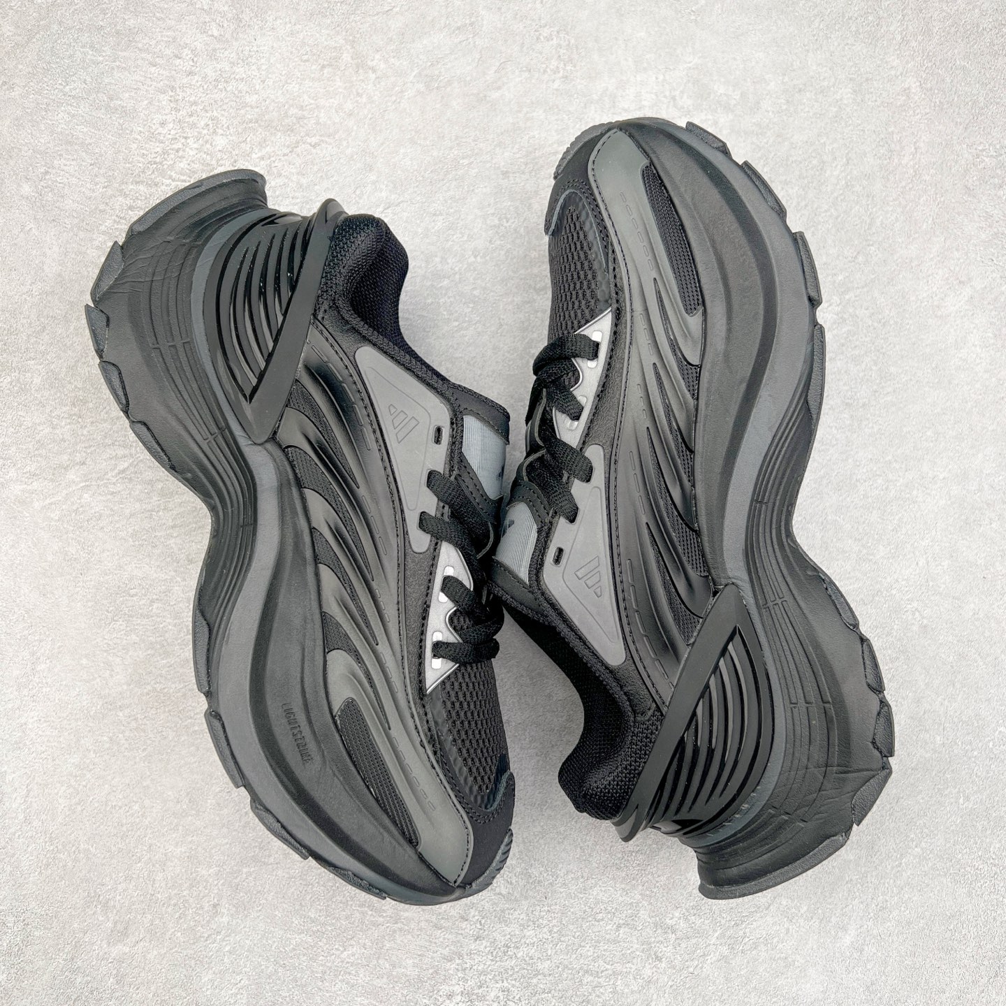 图片[3]-AD XLG MTW系列 舒适百搭防滑耐磨低帮跑步鞋老爹鞋 JR5383 鞋面采用贯穿式银条 完整的线条流畅度带来充分的视觉享受 鞋舌若隐若现的LOGO充满神秘感 夸张的鞋后跟幅度设计 线条感延伸至后跟标志三条杆彰显adidas调性 中底采用LIGHT STRIKE科技 在满足穿搭属性的同时提供舒适的脚感 完整的流线型设计语言 从鞋面贯穿到鞋底以及鞋花纹路 颜值与实力兼具 秀场与日常皆融 未来已来 让我们继续期待 实拍调校N版已经零色差零失真 百分百还原实物色彩所见即所得 不存在货不对板色差等低级问题 选购参考实物拍摄 不混卖不参货 只用心做好货严格选品 承诺混一赔十 尺码：36 36.5 37.5 38 38.5 39 40 40.5 41 42 42.5 43 44 44.5 45-选品中心