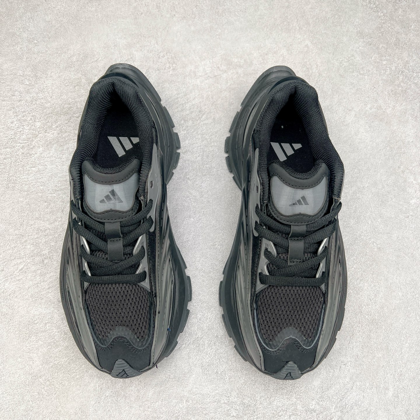 图片[2]-AD XLG MTW系列 舒适百搭防滑耐磨低帮跑步鞋老爹鞋 JR5383 鞋面采用贯穿式银条 完整的线条流畅度带来充分的视觉享受 鞋舌若隐若现的LOGO充满神秘感 夸张的鞋后跟幅度设计 线条感延伸至后跟标志三条杆彰显adidas调性 中底采用LIGHT STRIKE科技 在满足穿搭属性的同时提供舒适的脚感 完整的流线型设计语言 从鞋面贯穿到鞋底以及鞋花纹路 颜值与实力兼具 秀场与日常皆融 未来已来 让我们继续期待 实拍调校N版已经零色差零失真 百分百还原实物色彩所见即所得 不存在货不对板色差等低级问题 选购参考实物拍摄 不混卖不参货 只用心做好货严格选品 承诺混一赔十 尺码：36 36.5 37.5 38 38.5 39 40 40.5 41 42 42.5 43 44 44.5 45-选品中心