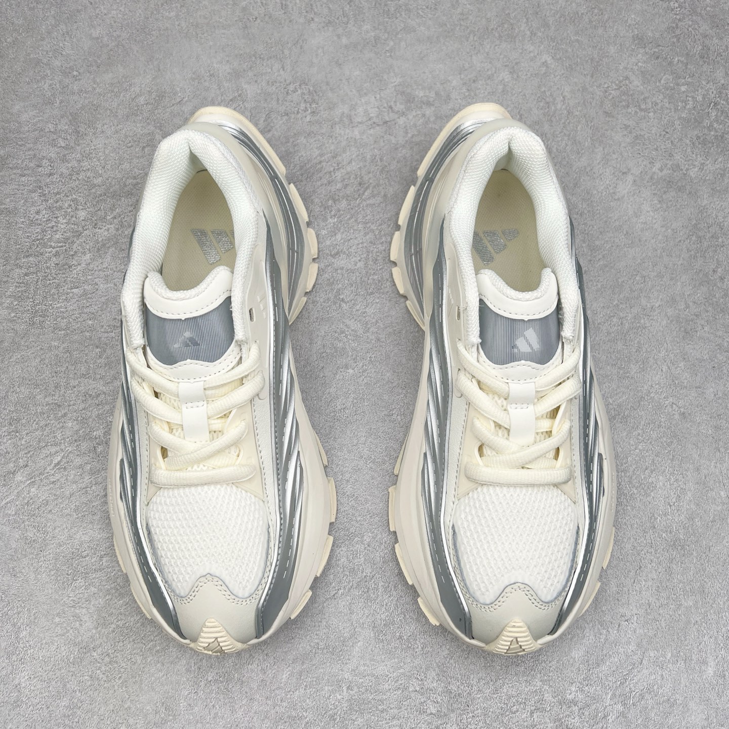 图片[2]-AD XLG MTW系列 舒适百搭防滑耐磨低帮跑步鞋老爹鞋 JR6390 鞋面采用贯穿式银条 完整的线条流畅度带来充分的视觉享受 鞋舌若隐若现的LOGO充满神秘感 夸张的鞋后跟幅度设计 线条感延伸至后跟标志三条杆彰显adidas调性 中底采用LIGHT STRIKE科技 在满足穿搭属性的同时提供舒适的脚感 完整的流线型设计语言 从鞋面贯穿到鞋底以及鞋花纹路 颜值与实力兼具 秀场与日常皆融 未来已来 让我们继续期待 实拍调校N版已经零色差零失真 百分百还原实物色彩所见即所得 不存在货不对板色差等低级问题 选购参考实物拍摄 不混卖不参货 只用心做好货严格选品 承诺混一赔十 尺码：36 36.5 37.5 38 38.5 39 40 40.5 41 42 42.5 43 44 44.5 45-选品中心