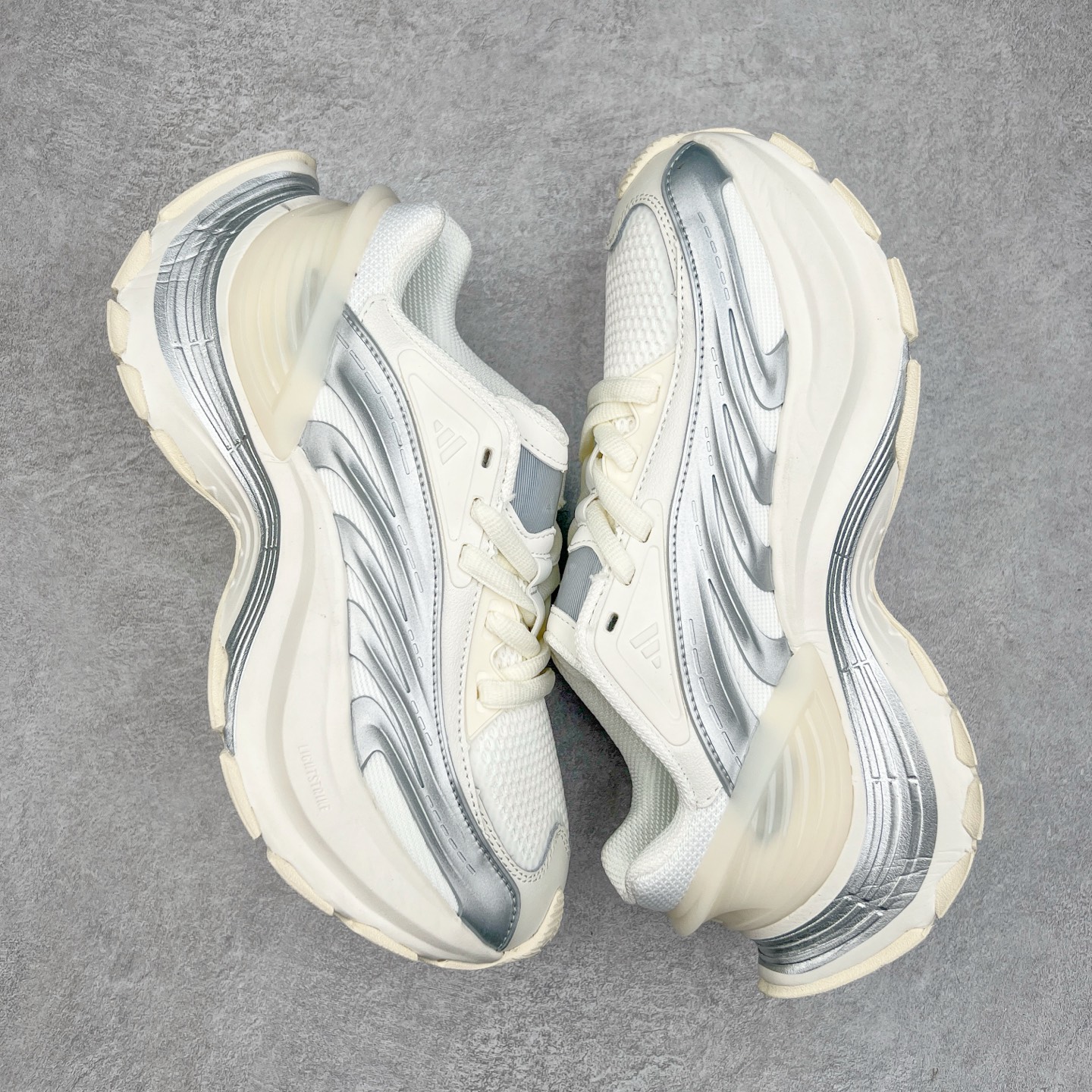 图片[3]-AD XLG MTW系列 舒适百搭防滑耐磨低帮跑步鞋老爹鞋 JR6390 鞋面采用贯穿式银条 完整的线条流畅度带来充分的视觉享受 鞋舌若隐若现的LOGO充满神秘感 夸张的鞋后跟幅度设计 线条感延伸至后跟标志三条杆彰显adidas调性 中底采用LIGHT STRIKE科技 在满足穿搭属性的同时提供舒适的脚感 完整的流线型设计语言 从鞋面贯穿到鞋底以及鞋花纹路 颜值与实力兼具 秀场与日常皆融 未来已来 让我们继续期待 实拍调校N版已经零色差零失真 百分百还原实物色彩所见即所得 不存在货不对板色差等低级问题 选购参考实物拍摄 不混卖不参货 只用心做好货严格选品 承诺混一赔十 尺码：36 36.5 37.5 38 38.5 39 40 40.5 41 42 42.5 43 44 44.5 45-选品中心