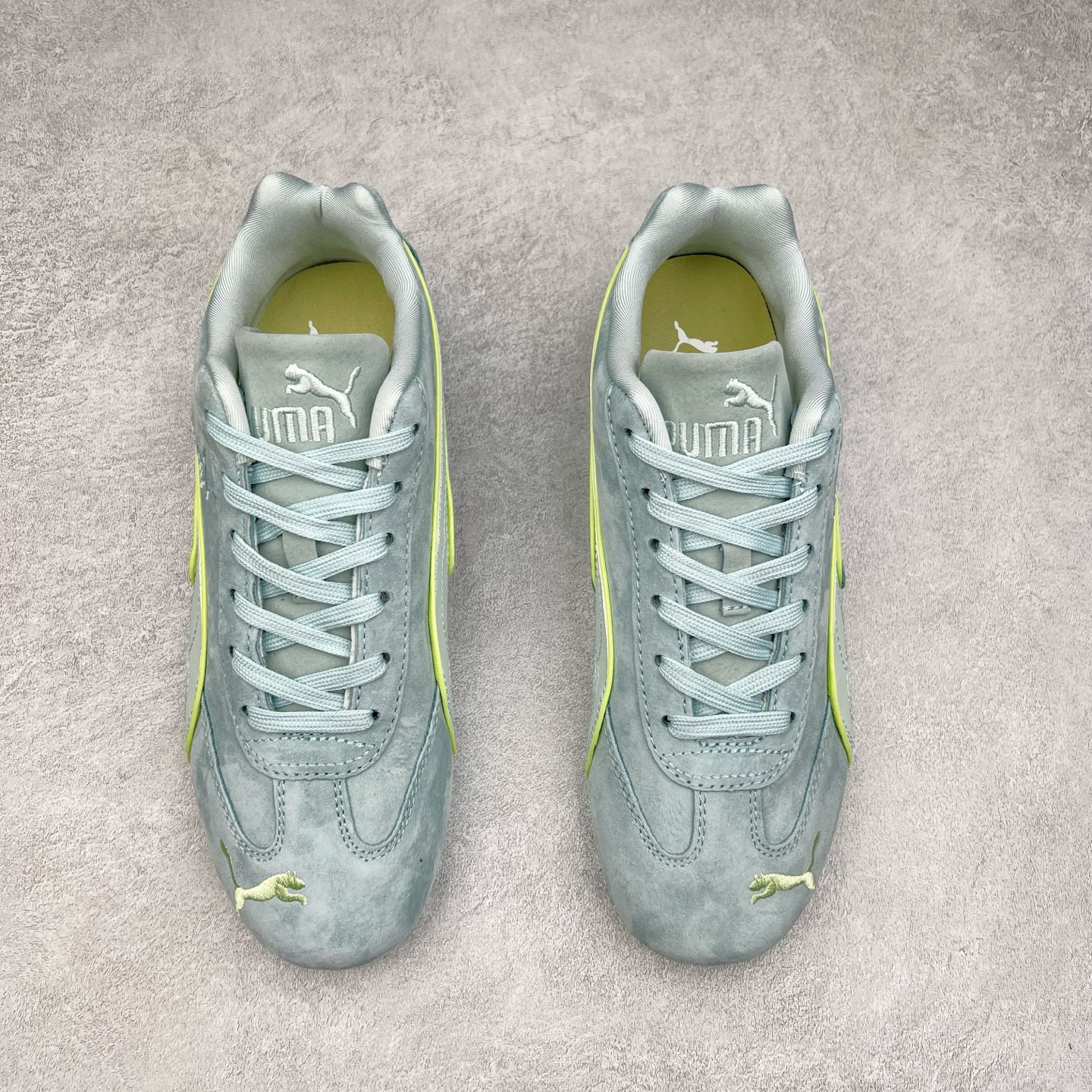 图片[2]-＃TG特价福利 PUMA Speedca OG 彪马极速赛车系列低帮德训风拼接复古百搭休闲运动赛车鞋 鞋款从80、90年代赛车手所穿的防火赛车鞋为原型，鞋身线条模仿了赛车的流线廓形，体现了空气动力学原理的结构。简约流畅的外观，恰好又和贯穿其中的Formstrip Logo融合恰到好处，视觉上细节丰富且协调。本次Speedcat OG鞋款归来，最大看点自然式保留了窄版鞋型以及薄底构造。这两年各品牌鞋底越做越厚，Speedcat反其道而行之，上脚几乎无鞋底的效果带来耳目一新的视觉体验。鞋面依旧是以质感细腻的麂皮材质打造，并且大面积近乎全包裹的使用，复古味道也愈发浓烈。配色上更是将最原始的黑色和红色带回，向F1赛车队的标志性队服致敬。相信让各位一眼种草的更多是出挑的大红色，上脚即可瞬间点亮整体造型，在以球鞋为核心的OOTD中脱颖而出。而另一款黑色则是低调的万金油，彰显新潮个性的同时又不喧宾夺主，也是热爱简约系穿搭朋友的首选。 尺码：35.5 36 37 37.5 38 38.5 39 40 40.5 41 42 42.5 43 44 44.5 45-选品中心