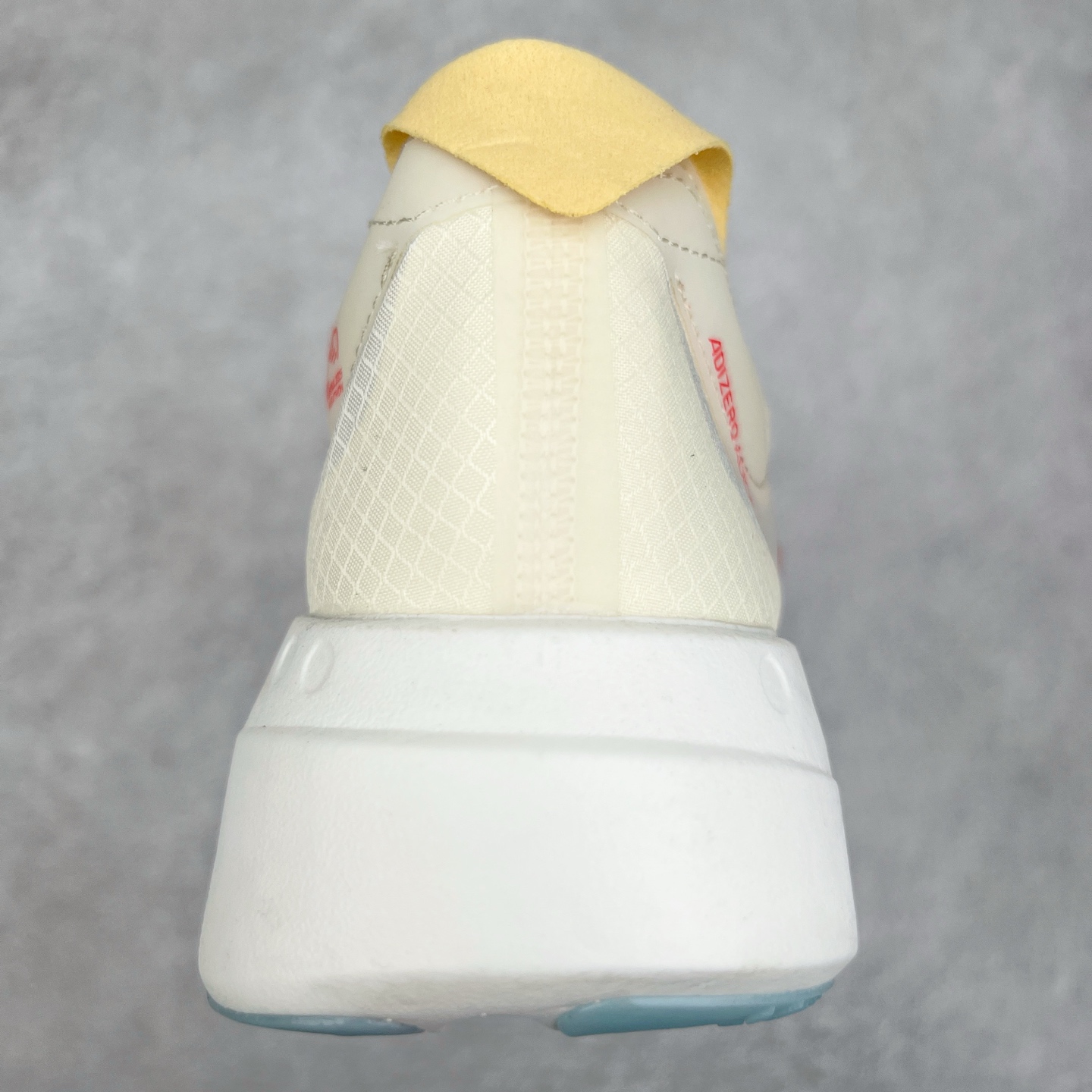 图片[8]-AD Adizero Adios Pro 4 马拉松竞速专业跑鞋 JR4542 CELERMESH针织网面非常轻薄 纤维间的缝隙很大 可以保证跑步时的透气、排汗效果 鞋舌直接与两侧的内衬和鞋底连接在一起 在跑步过程中不会被鞋舌的左右移动所困扰 在标准鞋带孔的基础上再拓宽一组鞋带孔 适合不同脚型的需求 突破性 EnergyRods 技术，有助于跑者实现更好的成绩 中底独特的LIGHTSTRIKE PRO泡棉材质 微弹感觉在跑步过程中给予了良好的支撑体验 对于顶级精英和高水平进阶跑者来说 ADIOS PRO是一双值得信赖的竞速比赛用鞋 尺码：36 36.5 37.5 38 38.5 39 40 40.5 41 42 42.5 43 44 44.5 45-选品中心